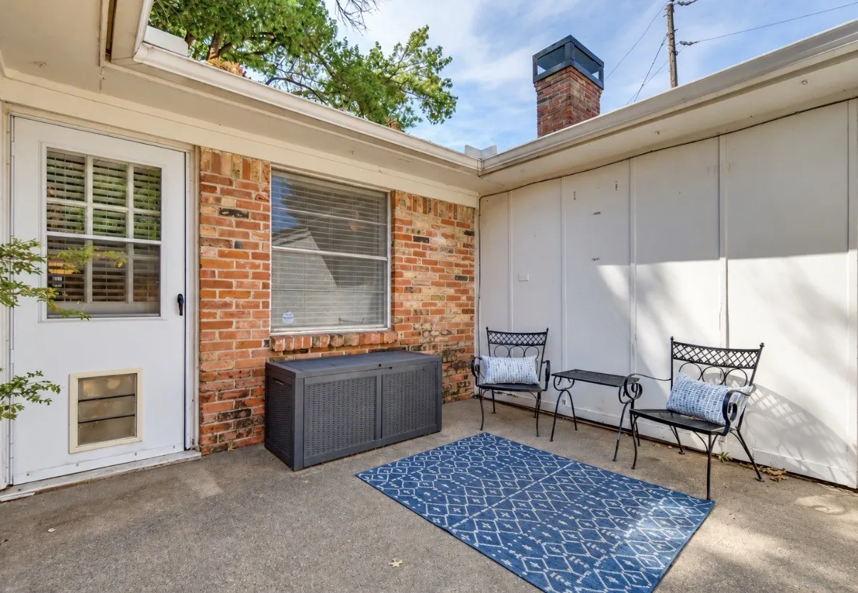 Single Family Residence For Sale in Dallas County , 10425 Church Road, Dallas, Texas 75238, 3 Bedroom, 2 Bathroom, 2 Garage spaces, 1,724 Sqft, built in 1964, mls#21395799, Real Estate Agent in Dallas, Homes For Sale in Dallas county, Homes For Sale in Dallas, Realtor in Dallas Texas, Real Estate Brokerage Independent Realty Texas, Luminita Cordes Realtor
