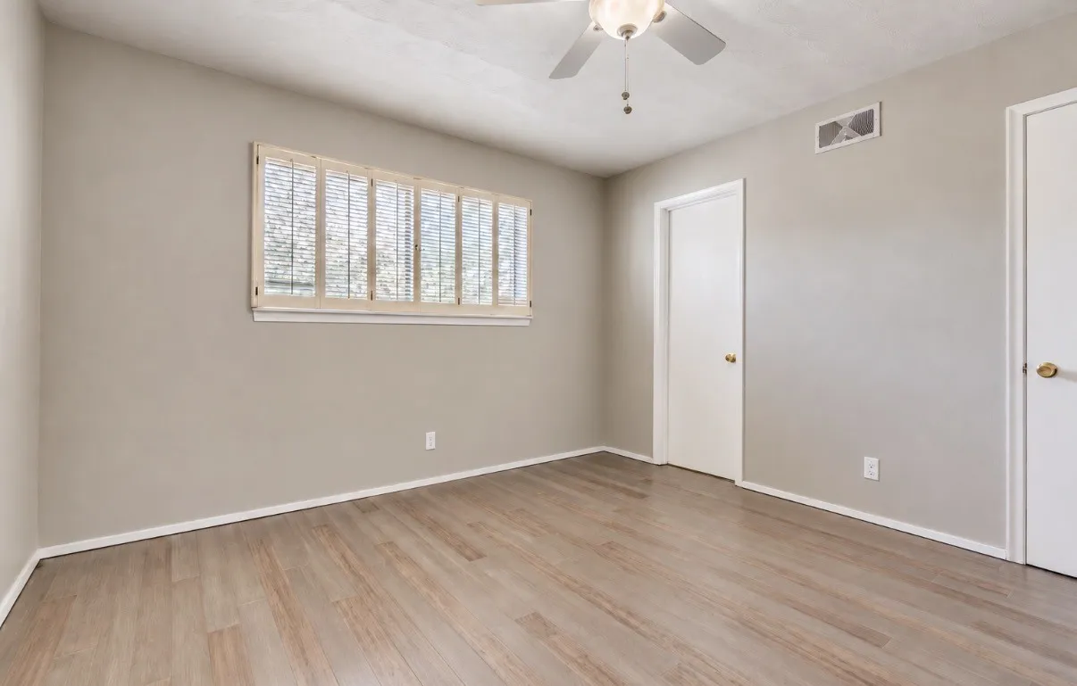 2 good sized secondary bedrooms