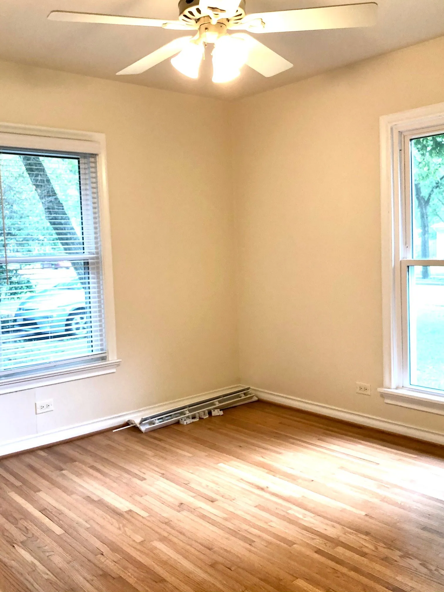 Single Family Residence For Sale in Dallas County , 3719 Manana Drive, Dallas, Texas 75220, 2 Bedroom, 1 Bathroom, 1 Garage spaces, 875 Sqft, built in 1950, mls#21394824, Real Estate Agent in Dallas, Homes For Sale in Dallas county, Homes For Sale in Dallas, Realtor in Dallas Texas, Real Estate Brokerage Independent Realty Texas, Luminita Cordes Realtor