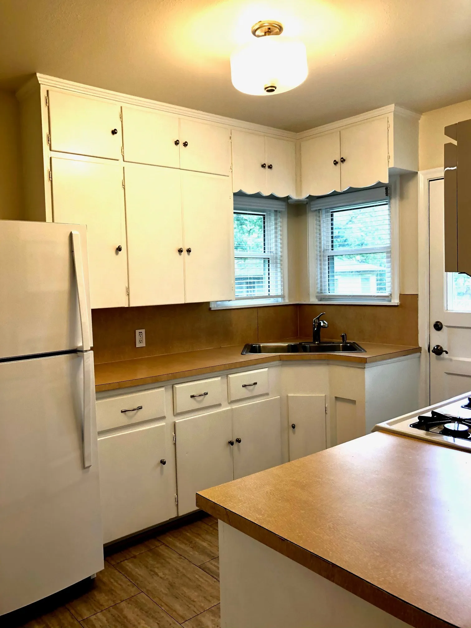 Single Family Residence For Sale in Dallas County , 3719 Manana Drive, Dallas, Texas 75220, 2 Bedroom, 1 Bathroom, 1 Garage spaces, 875 Sqft, built in 1950, mls#21394824, Real Estate Agent in Dallas, Homes For Sale in Dallas county, Homes For Sale in Dallas, Realtor in Dallas Texas, Real Estate Brokerage Independent Realty Texas, Luminita Cordes Realtor
