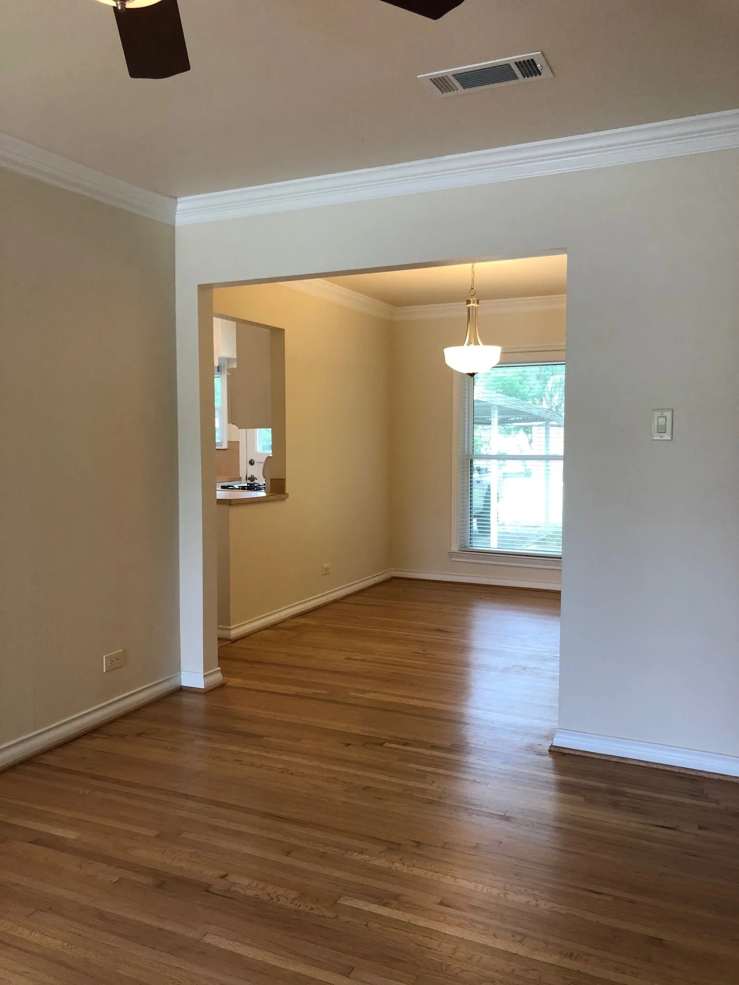 Single Family Residence For Sale in Dallas County , 3719 Manana Drive, Dallas, Texas 75220, 2 Bedroom, 1 Bathroom, 1 Garage spaces, 875 Sqft, built in 1950, mls#21394824, Real Estate Agent in Dallas, Homes For Sale in Dallas county, Homes For Sale in Dallas, Realtor in Dallas Texas, Real Estate Brokerage Independent Realty Texas, Luminita Cordes Realtor