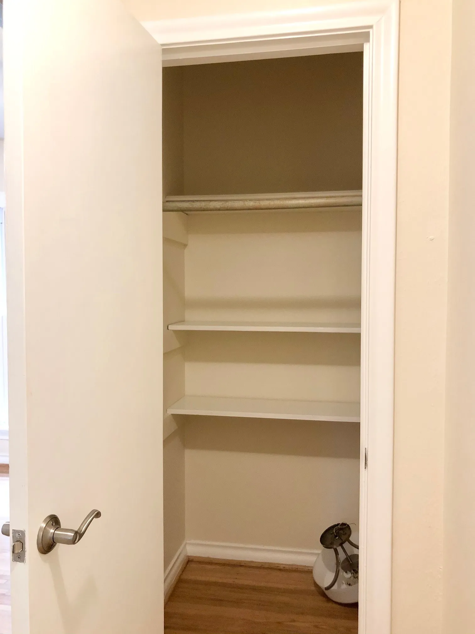 Single Family Residence For Sale in Dallas County , 3719 Manana Drive, Dallas, Texas 75220, 2 Bedroom, 1 Bathroom, 1 Garage spaces, 875 Sqft, built in 1950, mls#21394824, Real Estate Agent in Dallas, Homes For Sale in Dallas county, Homes For Sale in Dallas, Realtor in Dallas Texas, Real Estate Brokerage Independent Realty Texas, Luminita Cordes Realtor