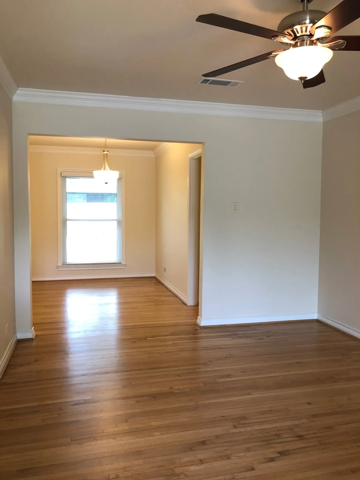 Single Family Residence For Sale in Dallas County , 3719 Manana Drive, Dallas, Texas 75220, 2 Bedroom, 1 Bathroom, 1 Garage spaces, 875 Sqft, built in 1950, mls#21394824, Real Estate Agent in Dallas, Homes For Sale in Dallas county, Homes For Sale in Dallas, Realtor in Dallas Texas, Real Estate Brokerage Independent Realty Texas, Luminita Cordes Realtor
