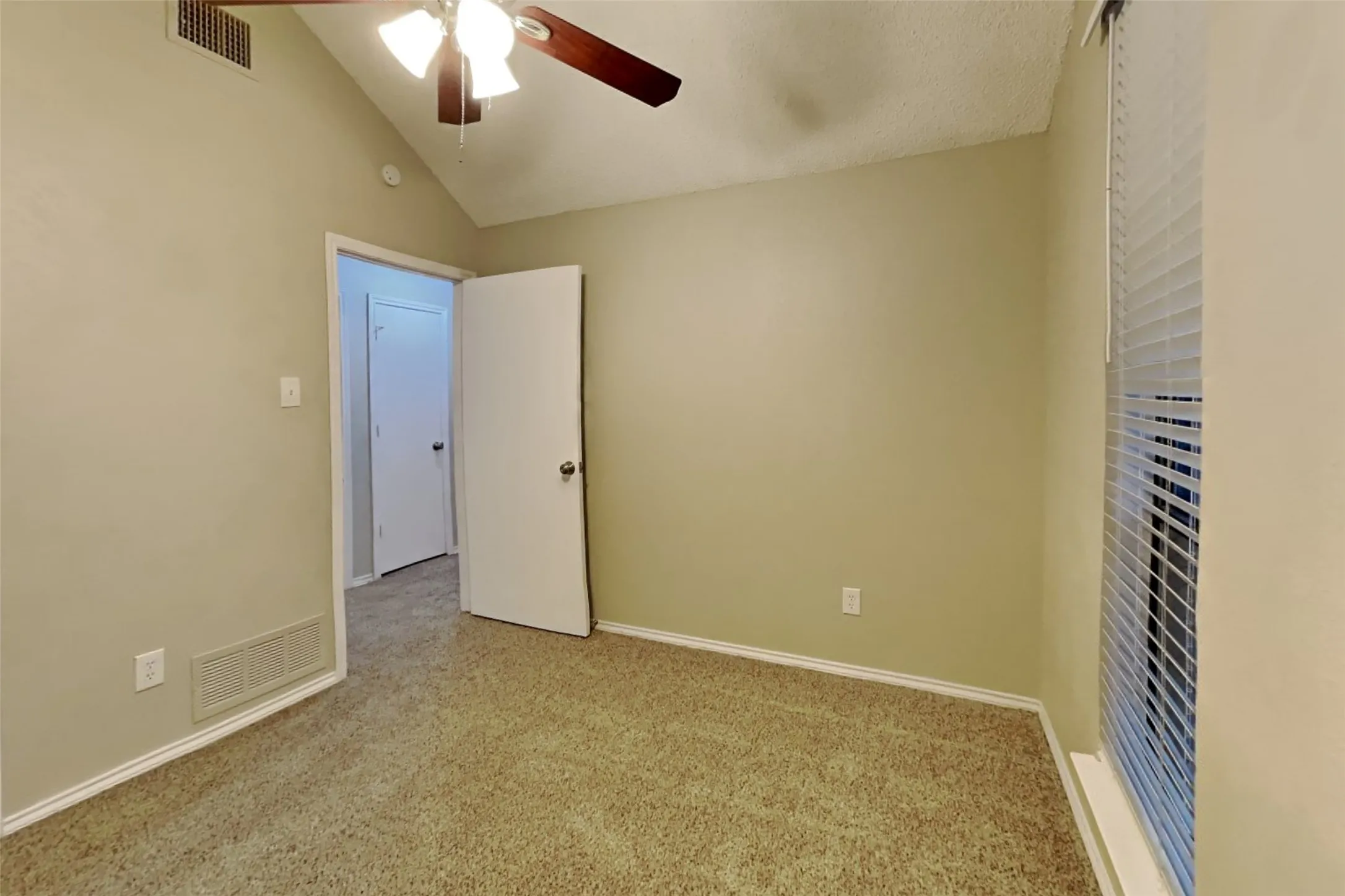 Single Family Residence For Rent in Collin County , 624 Stoneybrook Drive, Wylie, Texas 75098, 3 Bedroom, 2 Bathroom, 2 Garage spaces, 1,435 Sqft, built in 1984, mls#21395802, Real Estate Agent in Wylie, Homes For Rent in Collin county, Homes For Rent in Wylie, Realtor in Wylie Texas, Real Estate Brokerage Independent Realty Texas, Luminita Cordes Realtor