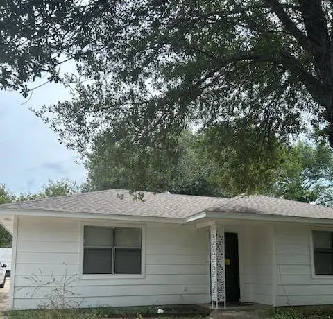 Single Family Residence For Sale in Kaufman County , 605 S Ann Street, Terrell, Texas 75160, 2 Bedroom, 1 Bathroom, 2 Garage spaces, 800 Sqft, built in 1989, mls#21395083, Real Estate Agent in Terrell, Homes For Sale in Kaufman county, Homes For Sale in Terrell, Realtor in Terrell Texas, Real Estate Brokerage Independent Realty Texas, Luminita Cordes Realtor