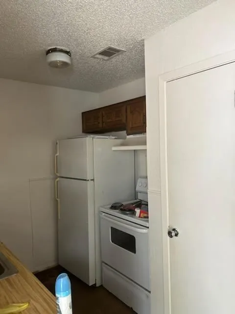 Single Family Residence For Sale in Kaufman County , 605 S Ann Street, Terrell, Texas 75160, 2 Bedroom, 1 Bathroom, 2 Garage spaces, 800 Sqft, built in 1989, mls#21395083, Real Estate Agent in Terrell, Homes For Sale in Kaufman county, Homes For Sale in Terrell, Realtor in Terrell Texas, Real Estate Brokerage Independent Realty Texas, Luminita Cordes Realtor
