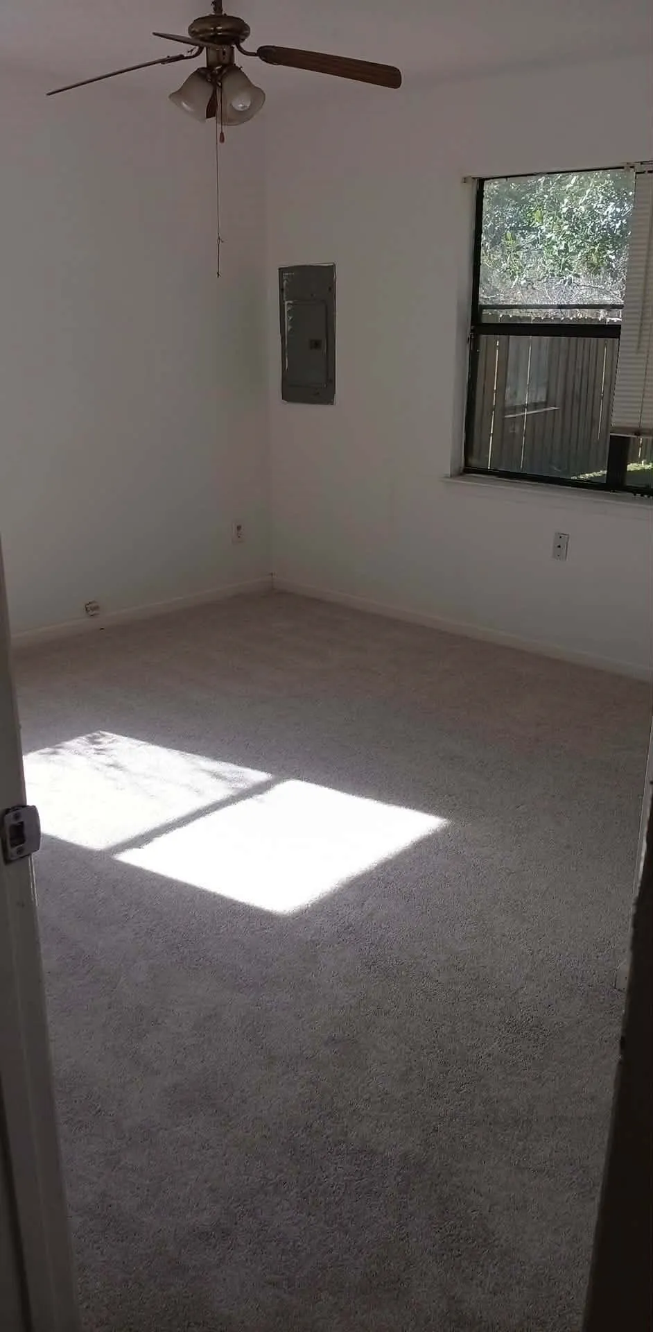 Single Family Residence For Sale in Kaufman County , 605 S Ann Street, Terrell, Texas 75160, 2 Bedroom, 1 Bathroom, 2 Garage spaces, 800 Sqft, built in 1989, mls#21395083, Real Estate Agent in Terrell, Homes For Sale in Kaufman county, Homes For Sale in Terrell, Realtor in Terrell Texas, Real Estate Brokerage Independent Realty Texas, Luminita Cordes Realtor