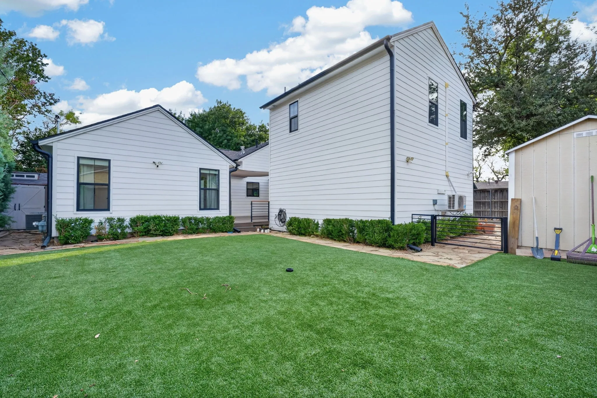 Single Family Residence For Sale in Dallas County , 3911 Highgrove Drive, Dallas, Texas 75220, 4 Bedroom, 3 Bathroom, 2 Garage spaces, 2,106 Sqft, built in 1951, mls#21395714, Real Estate Agent in Dallas, Homes For Sale in Dallas county, Homes For Sale in Dallas, Realtor in Dallas Texas, Real Estate Brokerage Independent Realty Texas, Luminita Cordes Realtor