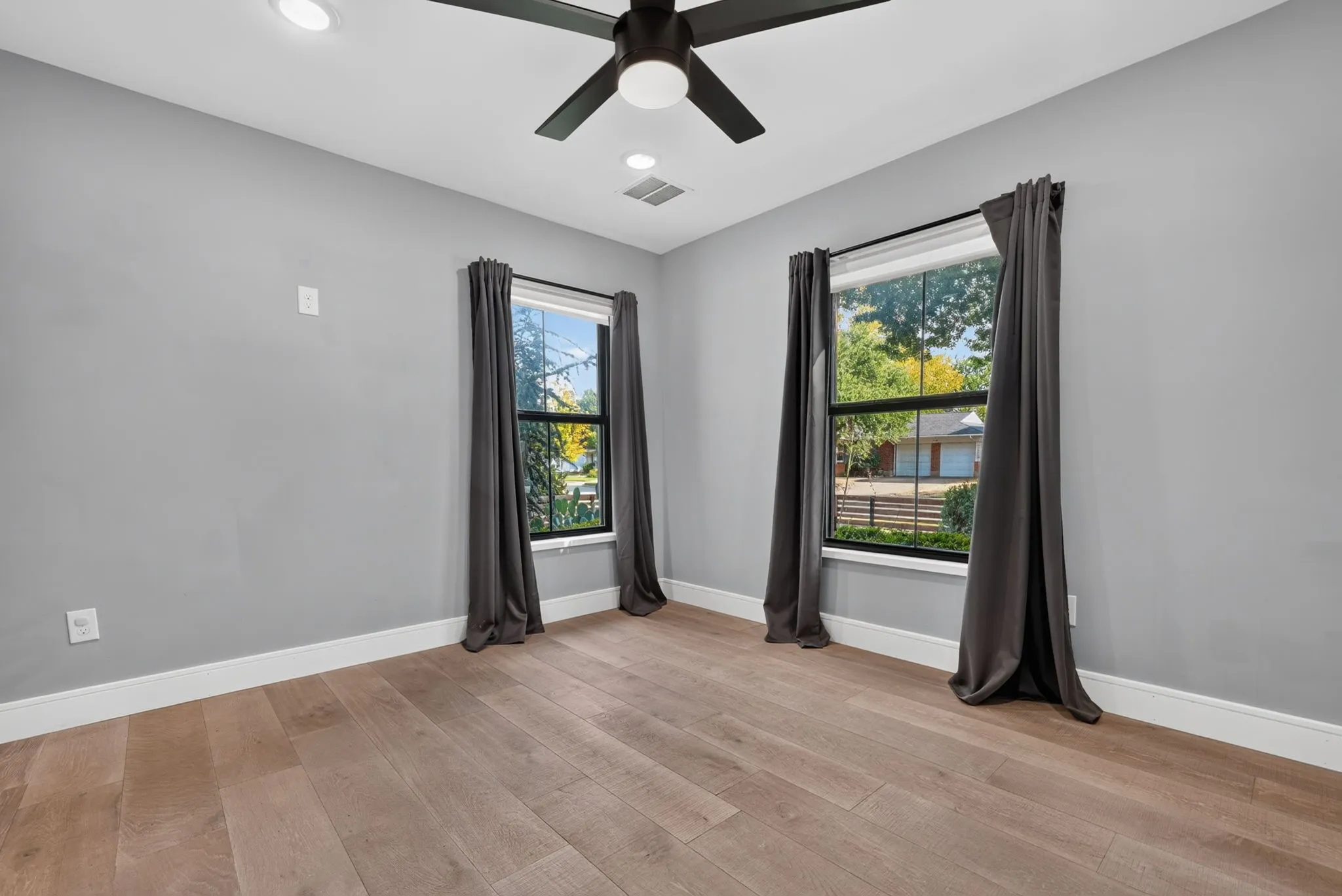Single Family Residence For Sale in Dallas County , 3911 Highgrove Drive, Dallas, Texas 75220, 4 Bedroom, 3 Bathroom, 2 Garage spaces, 2,106 Sqft, built in 1951, mls#21395714, Real Estate Agent in Dallas, Homes For Sale in Dallas county, Homes For Sale in Dallas, Realtor in Dallas Texas, Real Estate Brokerage Independent Realty Texas, Luminita Cordes Realtor
