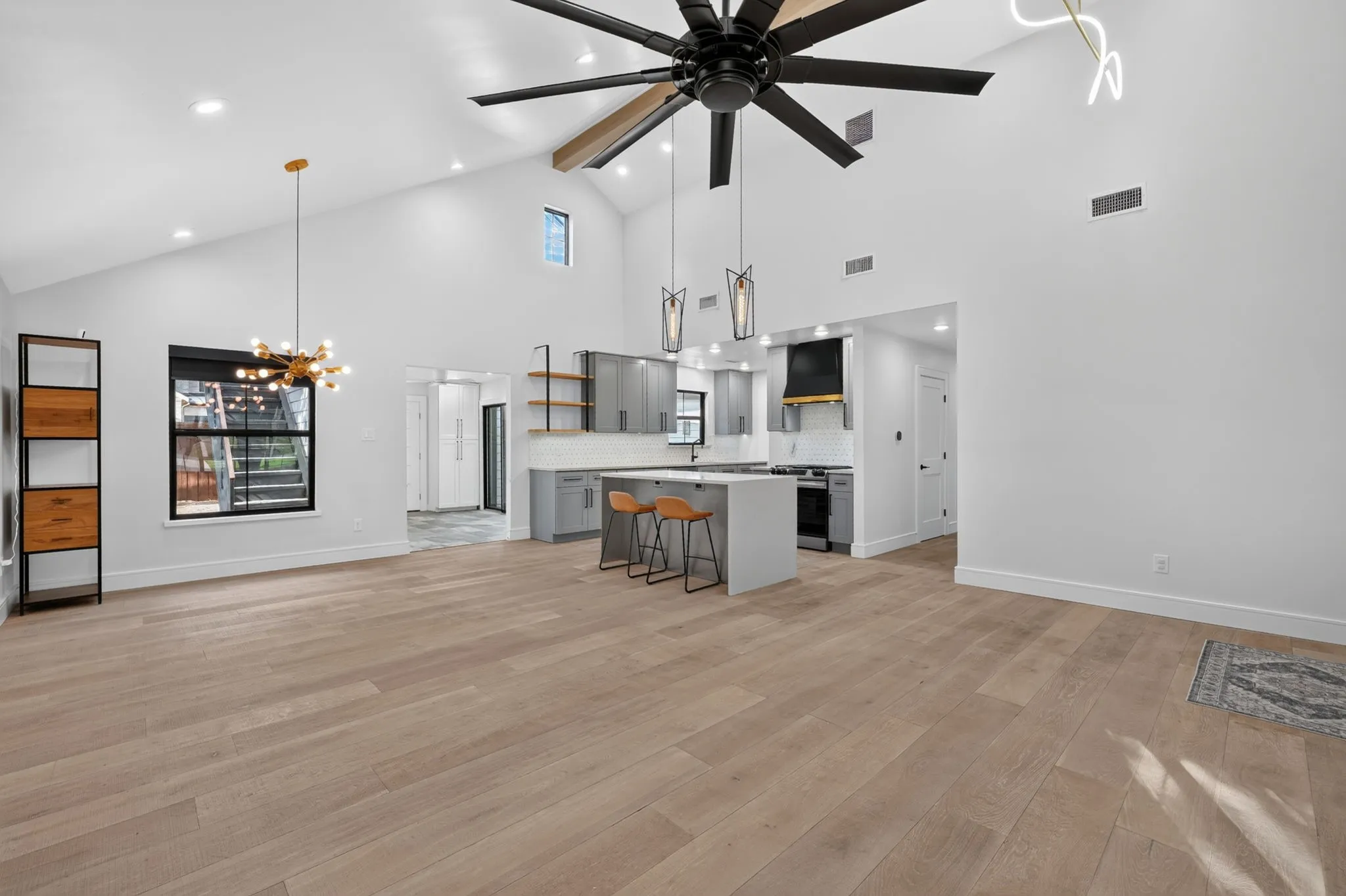 Single Family Residence For Sale in Dallas County , 3911 Highgrove Drive, Dallas, Texas 75220, 4 Bedroom, 3 Bathroom, 2 Garage spaces, 2,106 Sqft, built in 1951, mls#21395714, Real Estate Agent in Dallas, Homes For Sale in Dallas county, Homes For Sale in Dallas, Realtor in Dallas Texas, Real Estate Brokerage Independent Realty Texas, Luminita Cordes Realtor