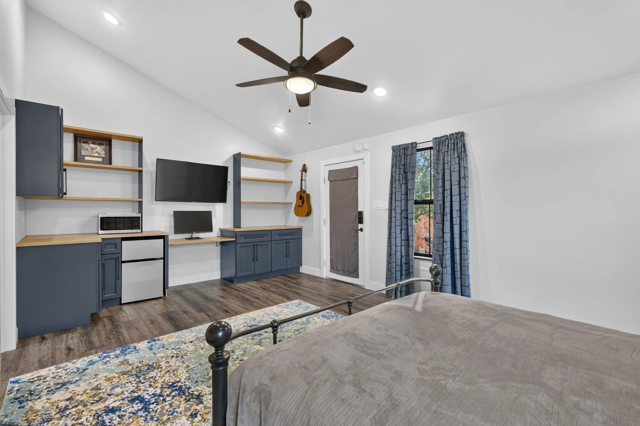 Single Family Residence For Sale in Dallas County , 3911 Highgrove Drive, Dallas, Texas 75220, 4 Bedroom, 3 Bathroom, 2 Garage spaces, 2,106 Sqft, built in 1951, mls#21395714, Real Estate Agent in Dallas, Homes For Sale in Dallas county, Homes For Sale in Dallas, Realtor in Dallas Texas, Real Estate Brokerage Independent Realty Texas, Luminita Cordes Realtor