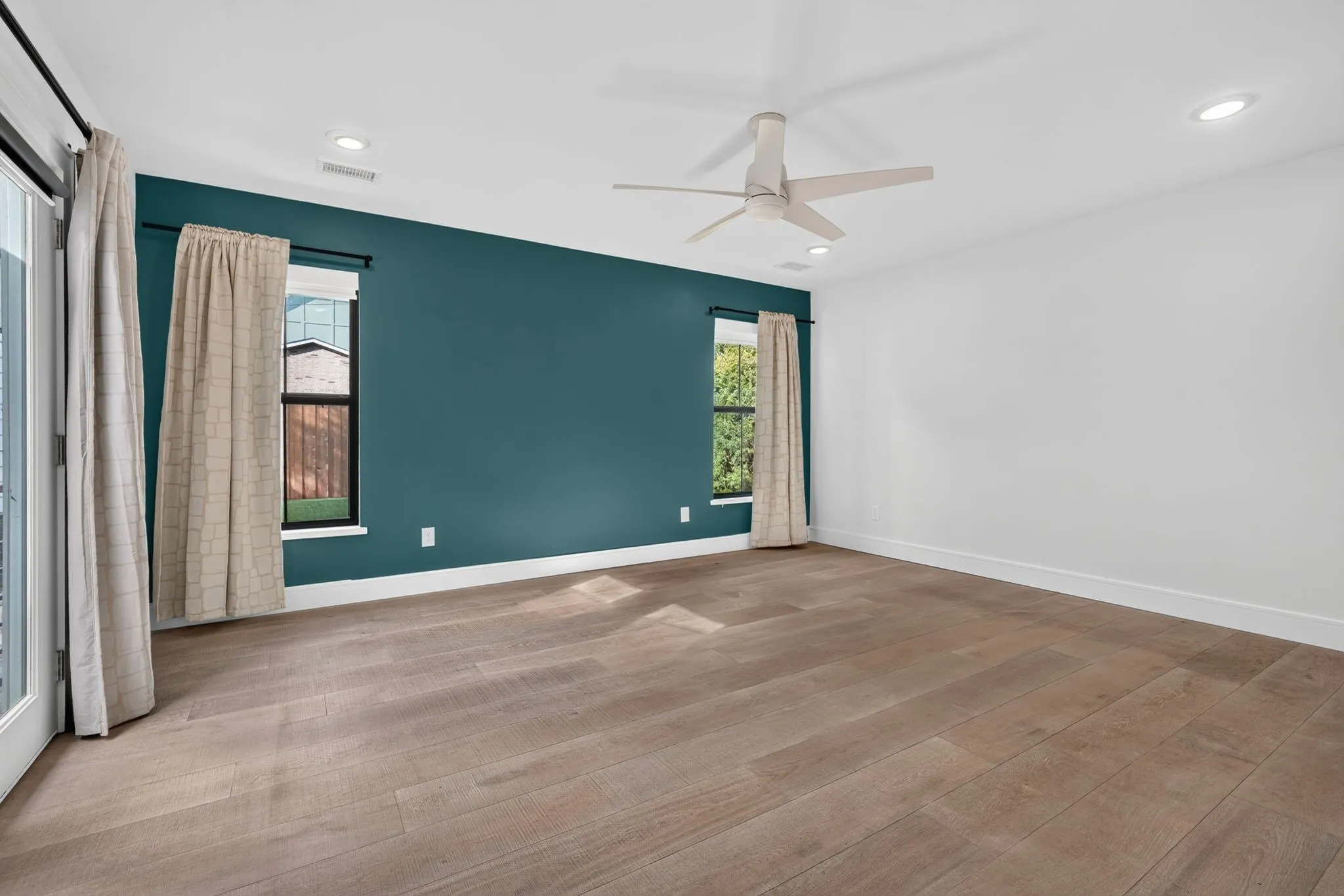 Single Family Residence For Sale in Dallas County , 3911 Highgrove Drive, Dallas, Texas 75220, 4 Bedroom, 3 Bathroom, 2 Garage spaces, 2,106 Sqft, built in 1951, mls#21395714, Real Estate Agent in Dallas, Homes For Sale in Dallas county, Homes For Sale in Dallas, Realtor in Dallas Texas, Real Estate Brokerage Independent Realty Texas, Luminita Cordes Realtor