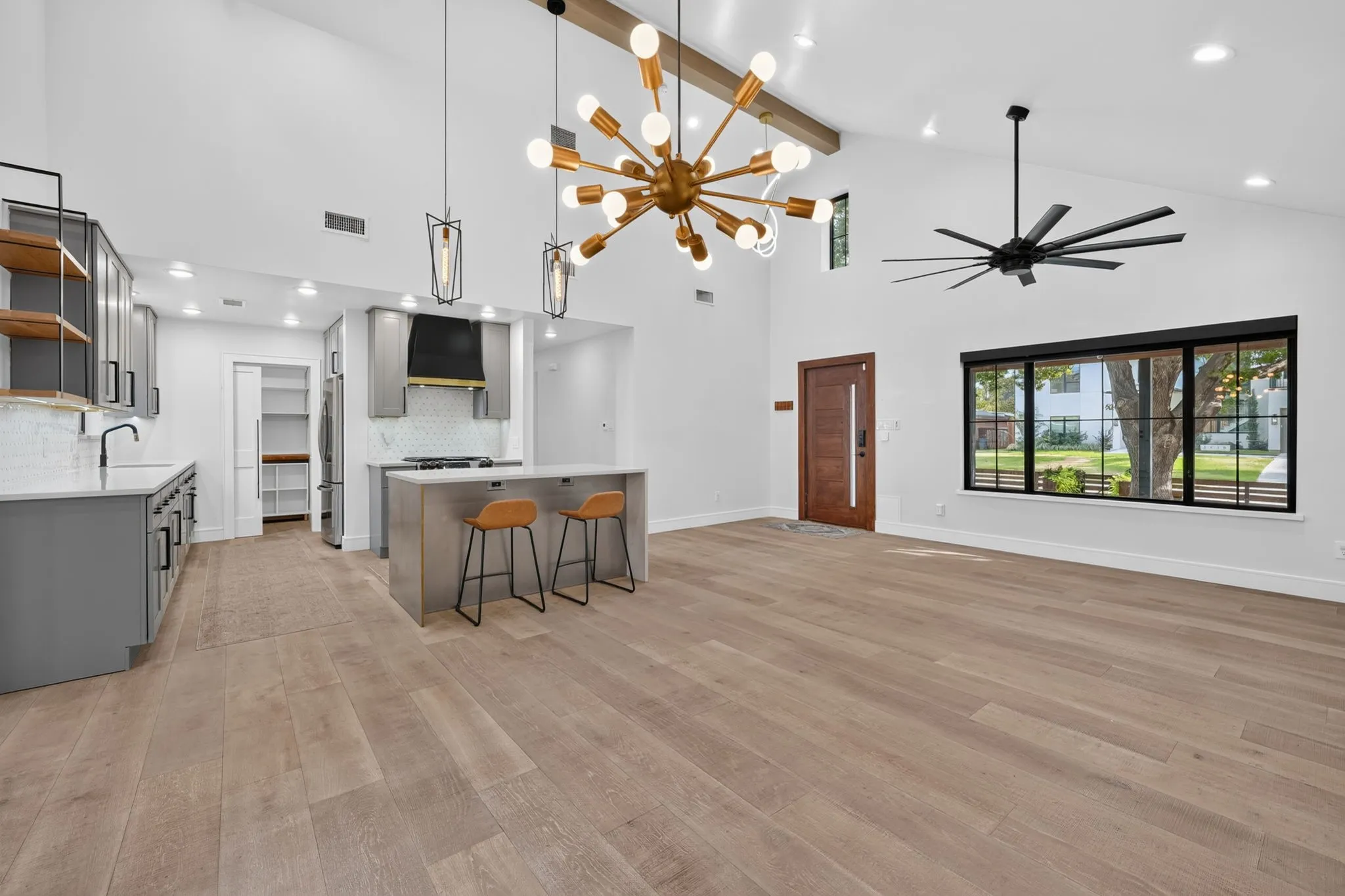 Single Family Residence For Sale in Dallas County , 3911 Highgrove Drive, Dallas, Texas 75220, 4 Bedroom, 3 Bathroom, 2 Garage spaces, 2,106 Sqft, built in 1951, mls#21395714, Real Estate Agent in Dallas, Homes For Sale in Dallas county, Homes For Sale in Dallas, Realtor in Dallas Texas, Real Estate Brokerage Independent Realty Texas, Luminita Cordes Realtor