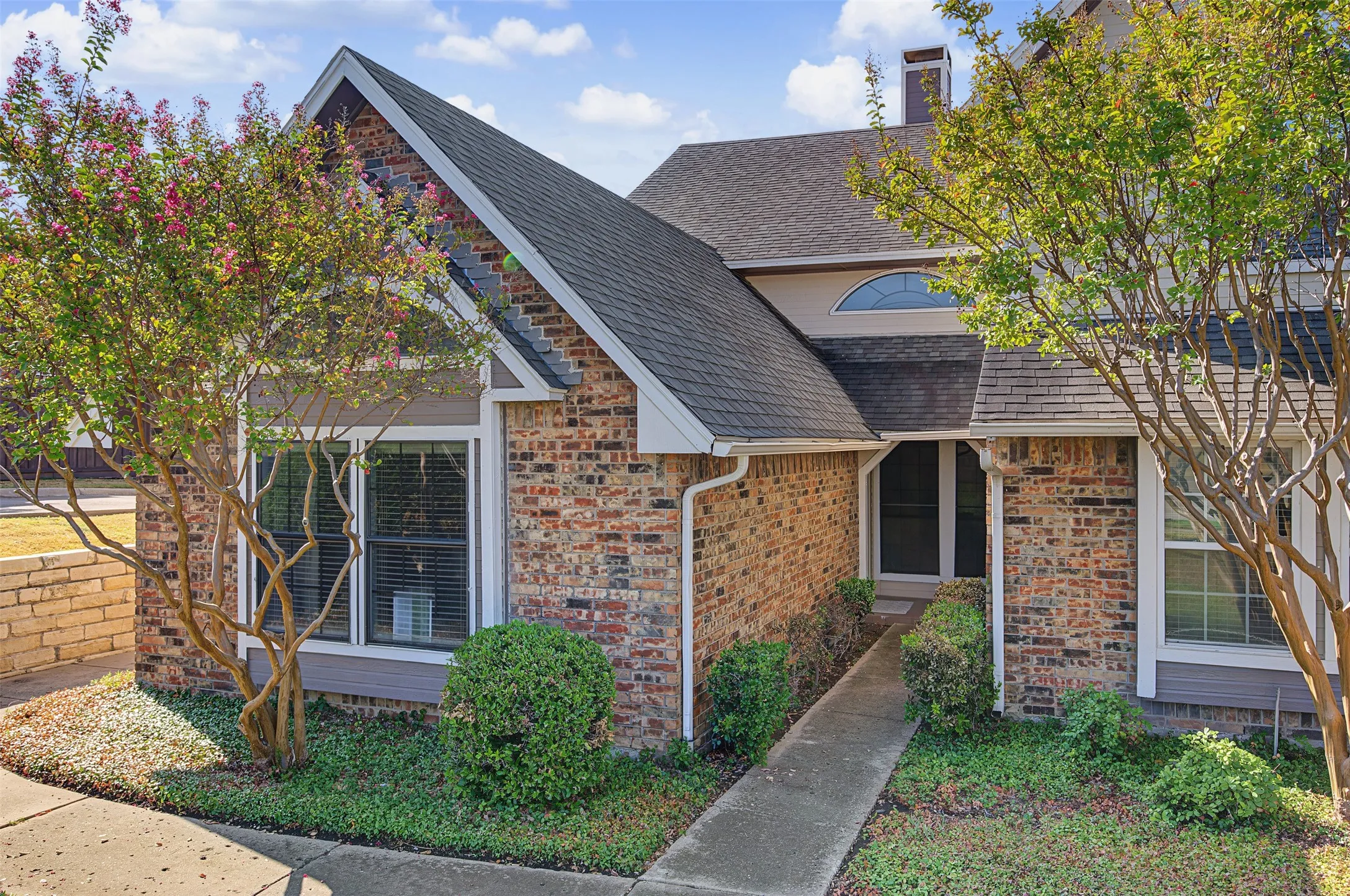 Townhouse For Sale in Dallas County , 2800 Keller Springs Road 1D, Carrollton, Texas 75006, 2 Bedroom, 1 Bathroom, 2 Garage spaces, 980 Sqft, built in 1985, mls#21395478, Real Estate Agent in Carrollton, Homes For Sale in Dallas county, Homes For Sale in Carrollton, Realtor in Carrollton Texas, Real Estate Brokerage Independent Realty Texas, Luminita Cordes Realtor