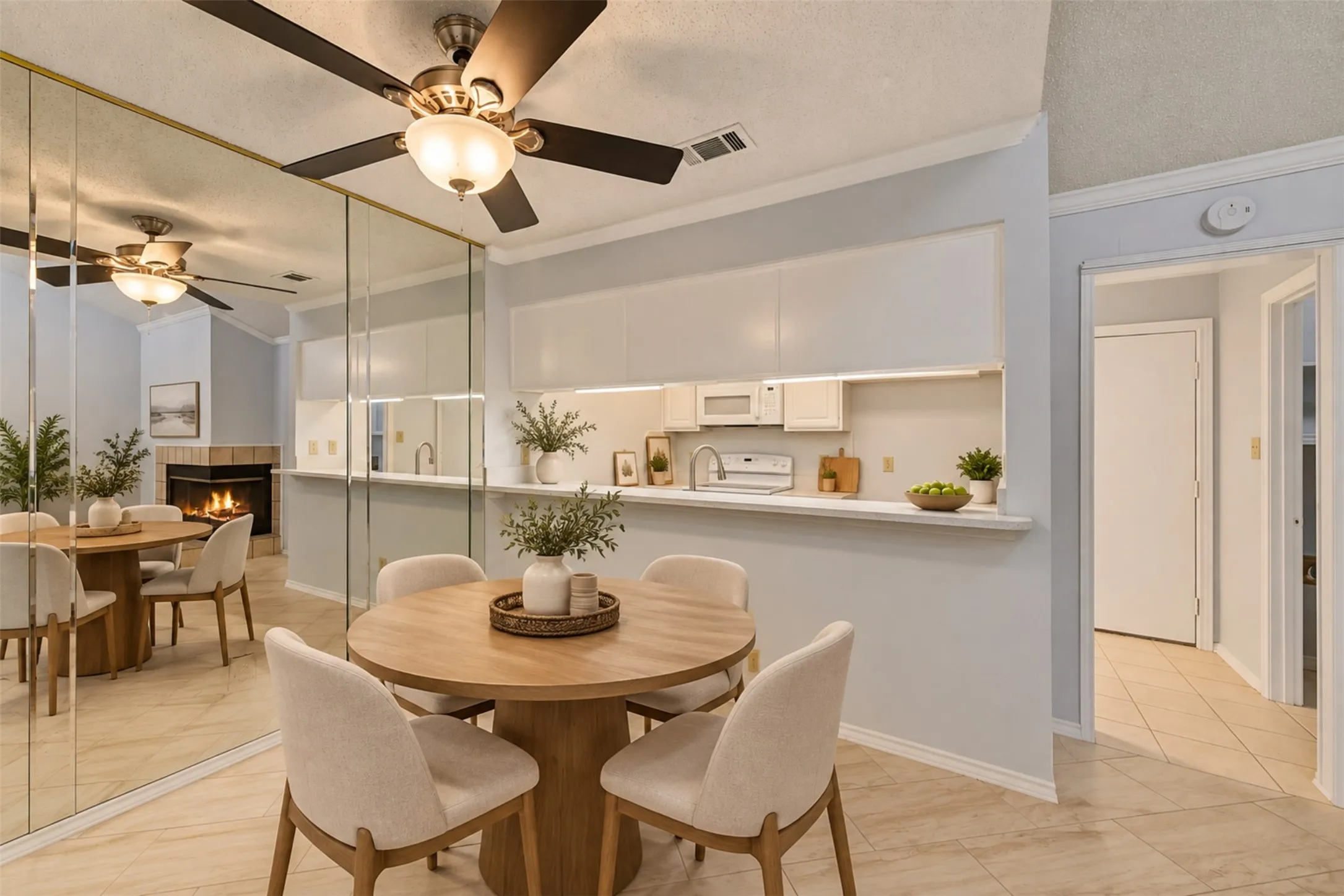 Townhouse For Sale in Dallas County , 2800 Keller Springs Road 1D, Carrollton, Texas 75006, 2 Bedroom, 1 Bathroom, 2 Garage spaces, 980 Sqft, built in 1985, mls#21395478, Real Estate Agent in Carrollton, Homes For Sale in Dallas county, Homes For Sale in Carrollton, Realtor in Carrollton Texas, Real Estate Brokerage Independent Realty Texas, Luminita Cordes Realtor