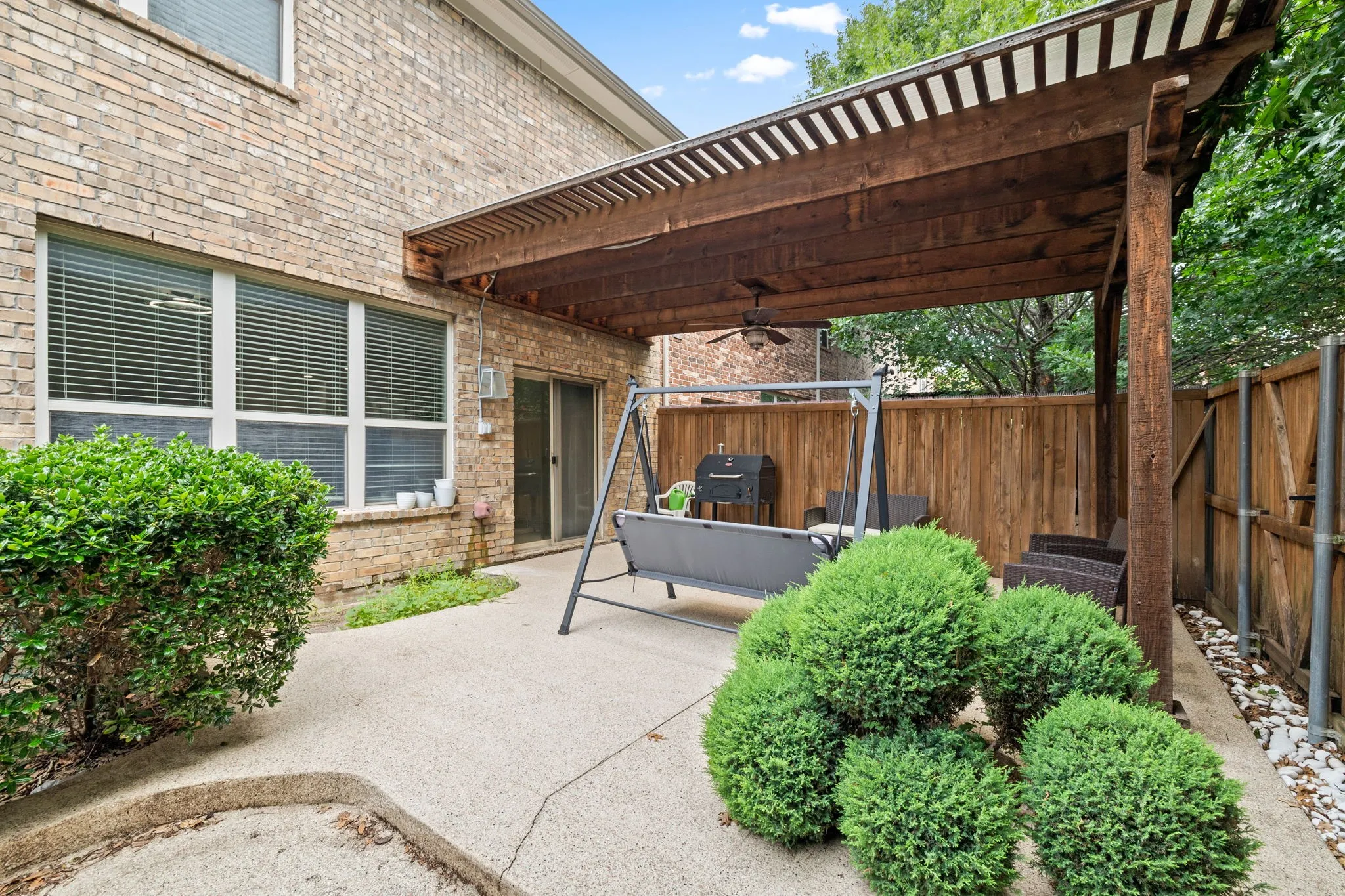 Single Family Residence For Sale in Denton County , 2657 Jacobson Drive, Lewisville, Texas 75067, 3 Bedroom, 3 Bathroom, 2 Garage spaces, 1,849 Sqft, built in 2009, mls#21395811, Real Estate Agent in Lewisville, Homes For Sale in Denton county, Homes For Sale in Lewisville, Realtor in Lewisville Texas, Real Estate Brokerage Independent Realty Texas, Luminita Cordes Realtor