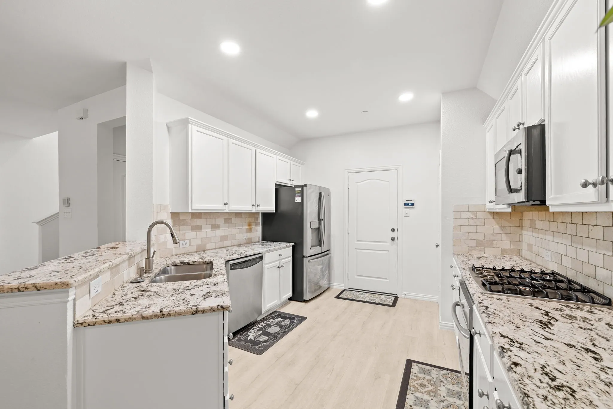 Single Family Residence For Sale in Denton County , 2657 Jacobson Drive, Lewisville, Texas 75067, 3 Bedroom, 3 Bathroom, 2 Garage spaces, 1,849 Sqft, built in 2009, mls#21395811, Real Estate Agent in Lewisville, Homes For Sale in Denton county, Homes For Sale in Lewisville, Realtor in Lewisville Texas, Real Estate Brokerage Independent Realty Texas, Luminita Cordes Realtor