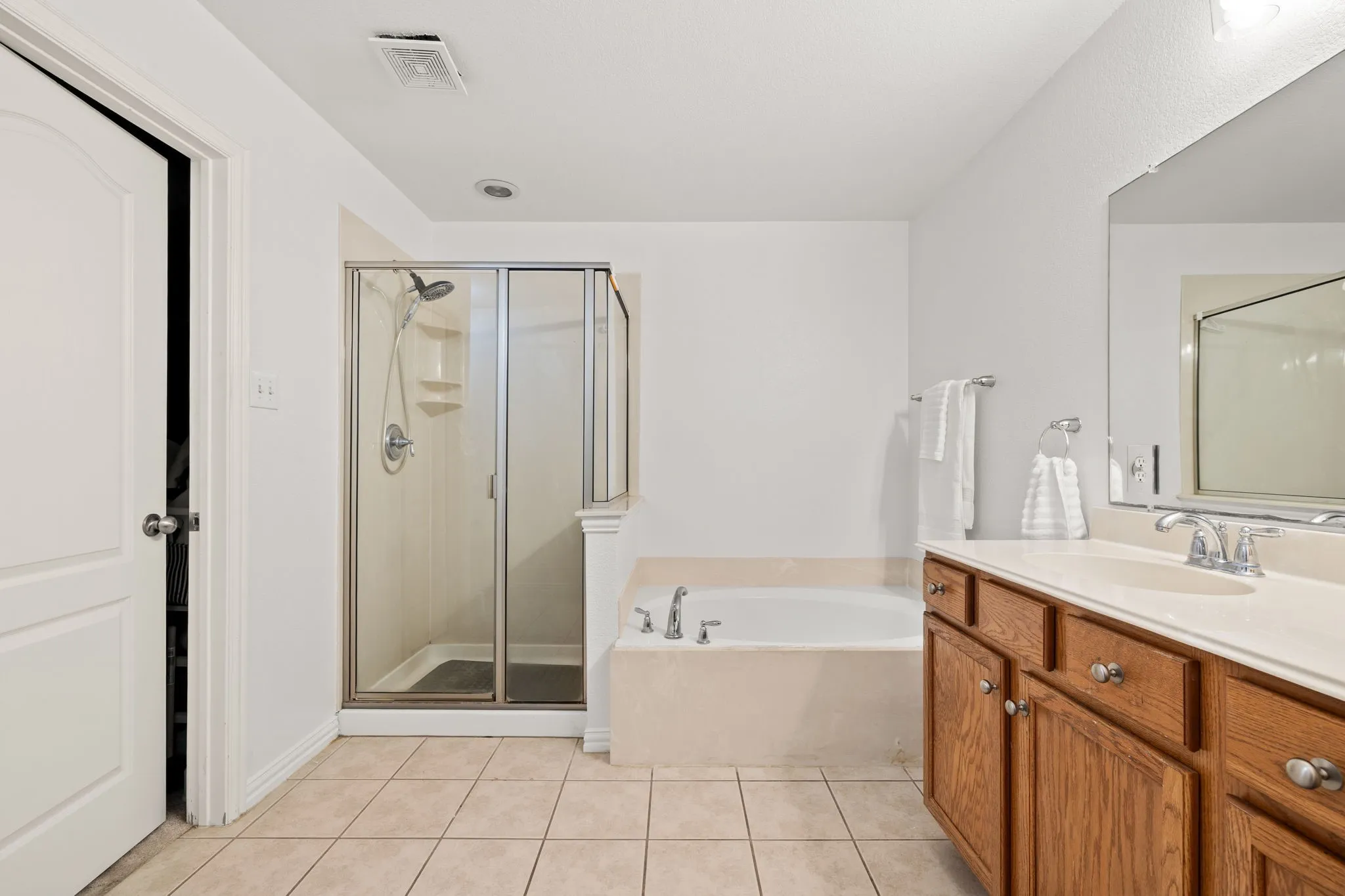 Single Family Residence For Sale in Denton County , 2657 Jacobson Drive, Lewisville, Texas 75067, 3 Bedroom, 3 Bathroom, 2 Garage spaces, 1,849 Sqft, built in 2009, mls#21395811, Real Estate Agent in Lewisville, Homes For Sale in Denton county, Homes For Sale in Lewisville, Realtor in Lewisville Texas, Real Estate Brokerage Independent Realty Texas, Luminita Cordes Realtor