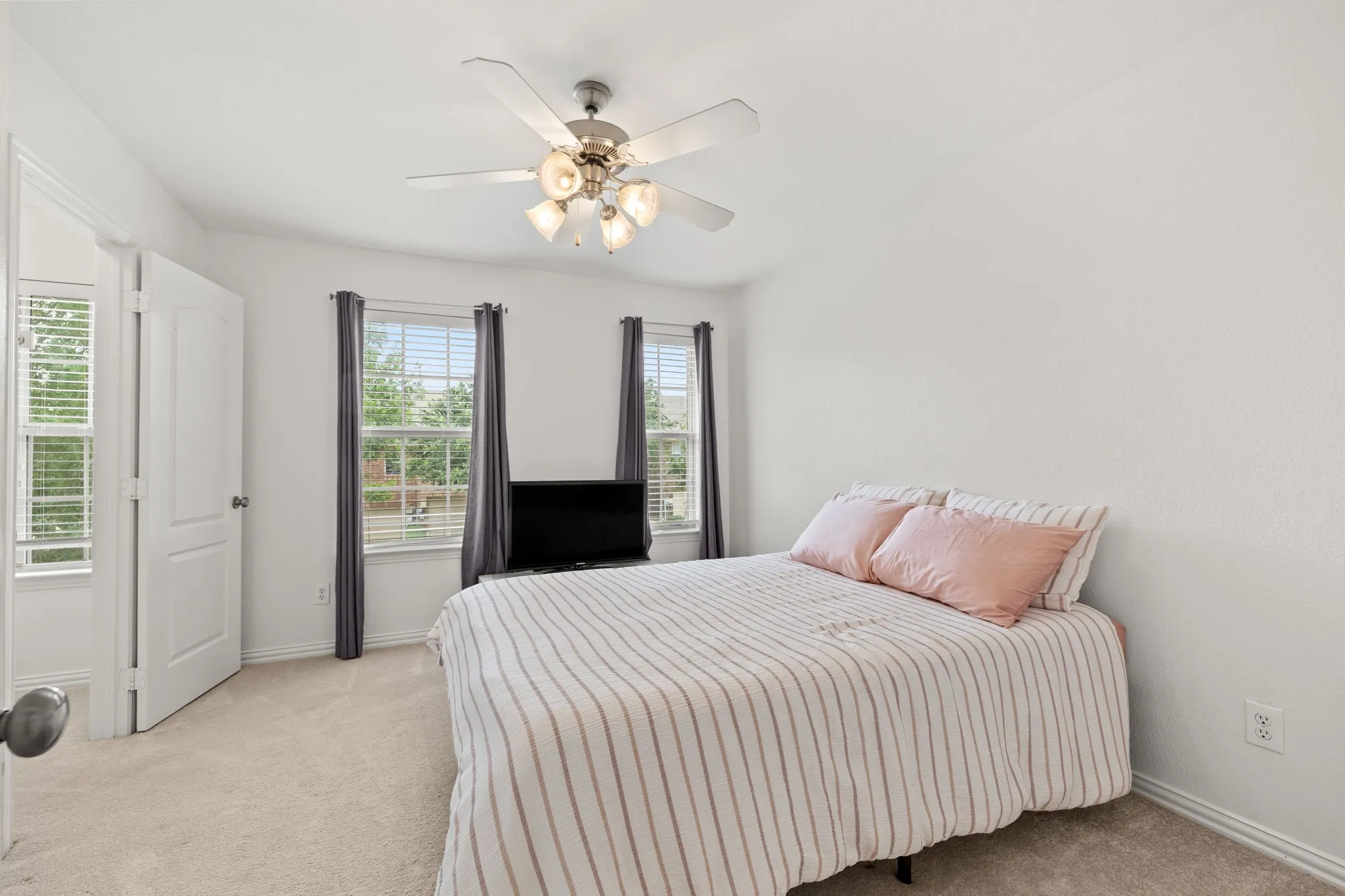 Single Family Residence For Sale in Denton County , 2657 Jacobson Drive, Lewisville, Texas 75067, 3 Bedroom, 3 Bathroom, 2 Garage spaces, 1,849 Sqft, built in 2009, mls#21395811, Real Estate Agent in Lewisville, Homes For Sale in Denton county, Homes For Sale in Lewisville, Realtor in Lewisville Texas, Real Estate Brokerage Independent Realty Texas, Luminita Cordes Realtor