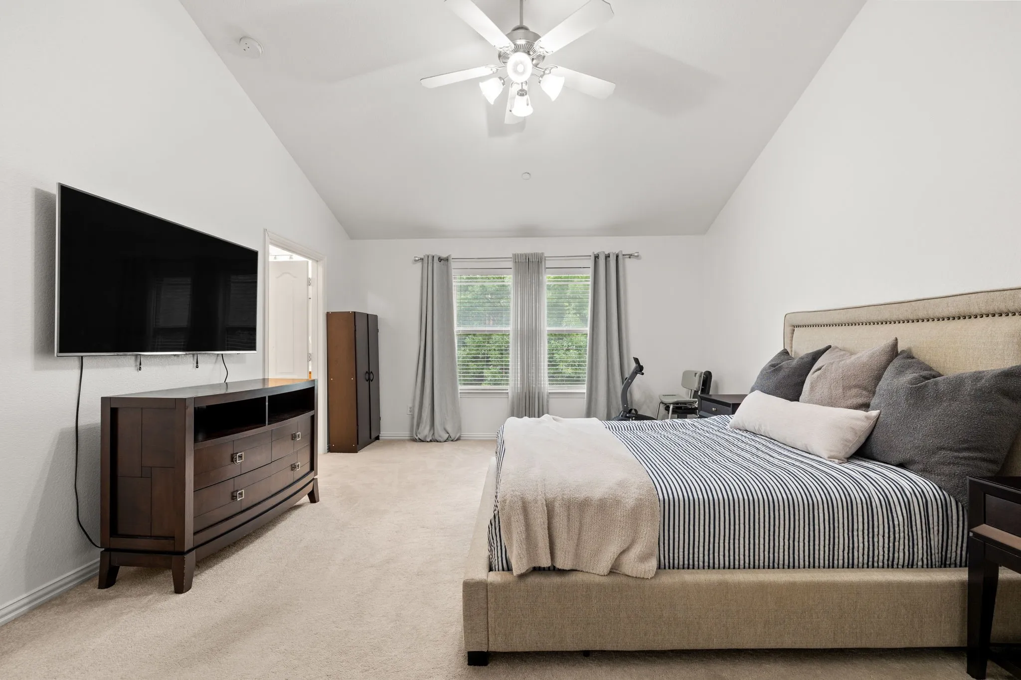 Single Family Residence For Sale in Denton County , 2657 Jacobson Drive, Lewisville, Texas 75067, 3 Bedroom, 3 Bathroom, 2 Garage spaces, 1,849 Sqft, built in 2009, mls#21395811, Real Estate Agent in Lewisville, Homes For Sale in Denton county, Homes For Sale in Lewisville, Realtor in Lewisville Texas, Real Estate Brokerage Independent Realty Texas, Luminita Cordes Realtor