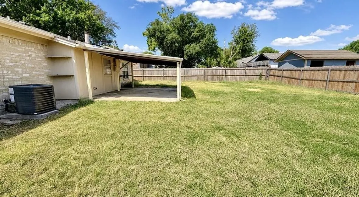 Single Family Residence For Sale in Tarrant County , 915 Lemontree Drive, Arlington, Texas 76017, 3 Bedroom, 2 Bathroom, 2 Garage spaces, 1,254 Sqft, built in 1980, mls#21395806, Real Estate Agent in Arlington, Homes For Sale in Tarrant county, Homes For Sale in Arlington, Realtor in Arlington Texas, Real Estate Brokerage Independent Realty Texas, Luminita Cordes Realtor