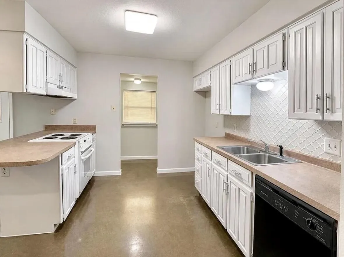 Single Family Residence For Sale in Tarrant County , 915 Lemontree Drive, Arlington, Texas 76017, 3 Bedroom, 2 Bathroom, 2 Garage spaces, 1,254 Sqft, built in 1980, mls#21395806, Real Estate Agent in Arlington, Homes For Sale in Tarrant county, Homes For Sale in Arlington, Realtor in Arlington Texas, Real Estate Brokerage Independent Realty Texas, Luminita Cordes Realtor