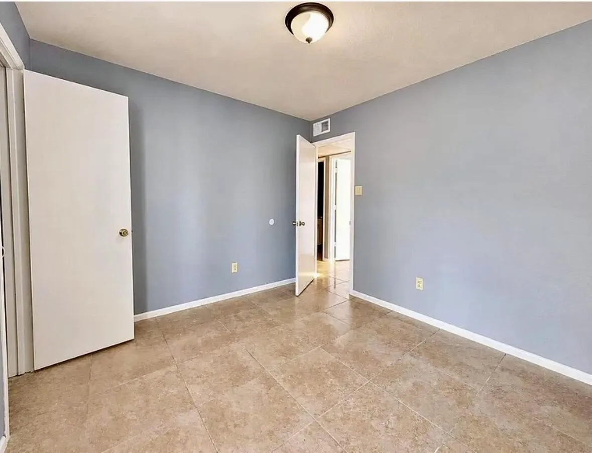 Single Family Residence For Sale in Tarrant County , 915 Lemontree Drive, Arlington, Texas 76017, 3 Bedroom, 2 Bathroom, 2 Garage spaces, 1,254 Sqft, built in 1980, mls#21395806, Real Estate Agent in Arlington, Homes For Sale in Tarrant county, Homes For Sale in Arlington, Realtor in Arlington Texas, Real Estate Brokerage Independent Realty Texas, Luminita Cordes Realtor