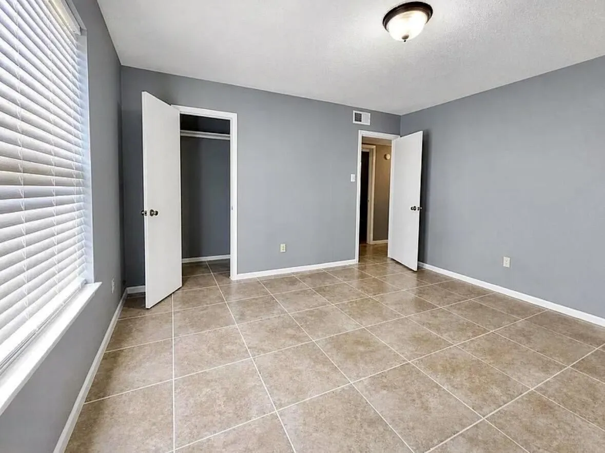Single Family Residence For Sale in Tarrant County , 915 Lemontree Drive, Arlington, Texas 76017, 3 Bedroom, 2 Bathroom, 2 Garage spaces, 1,254 Sqft, built in 1980, mls#21395806, Real Estate Agent in Arlington, Homes For Sale in Tarrant county, Homes For Sale in Arlington, Realtor in Arlington Texas, Real Estate Brokerage Independent Realty Texas, Luminita Cordes Realtor
