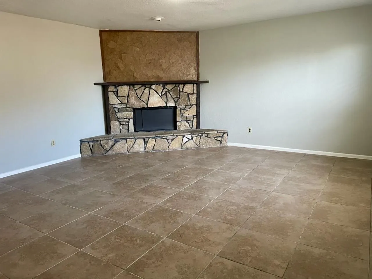 Single Family Residence For Sale in Tarrant County , 915 Lemontree Drive, Arlington, Texas 76017, 3 Bedroom, 2 Bathroom, 2 Garage spaces, 1,254 Sqft, built in 1980, mls#21395806, Real Estate Agent in Arlington, Homes For Sale in Tarrant county, Homes For Sale in Arlington, Realtor in Arlington Texas, Real Estate Brokerage Independent Realty Texas, Luminita Cordes Realtor