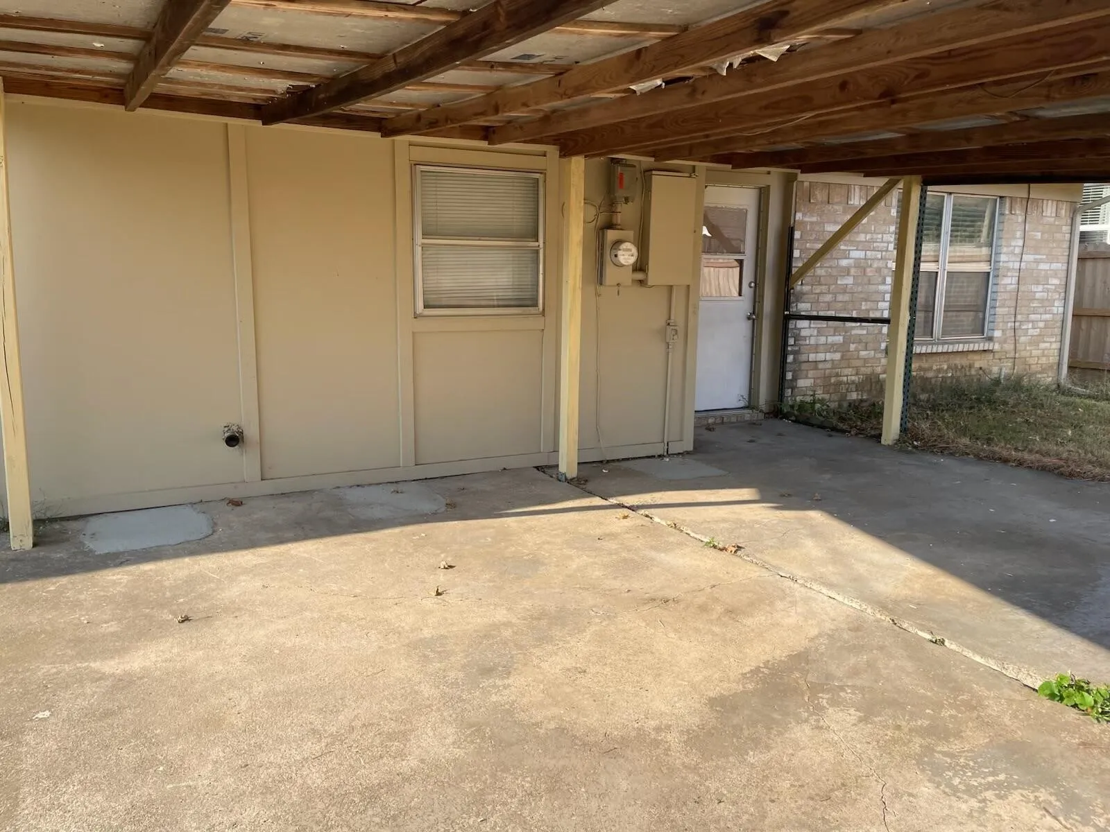 Single Family Residence For Sale in Tarrant County , 915 Lemontree Drive, Arlington, Texas 76017, 3 Bedroom, 2 Bathroom, 2 Garage spaces, 1,254 Sqft, built in 1980, mls#21395806, Real Estate Agent in Arlington, Homes For Sale in Tarrant county, Homes For Sale in Arlington, Realtor in Arlington Texas, Real Estate Brokerage Independent Realty Texas, Luminita Cordes Realtor