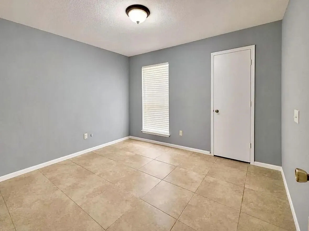 Single Family Residence For Sale in Tarrant County , 915 Lemontree Drive, Arlington, Texas 76017, 3 Bedroom, 2 Bathroom, 2 Garage spaces, 1,254 Sqft, built in 1980, mls#21395806, Real Estate Agent in Arlington, Homes For Sale in Tarrant county, Homes For Sale in Arlington, Realtor in Arlington Texas, Real Estate Brokerage Independent Realty Texas, Luminita Cordes Realtor