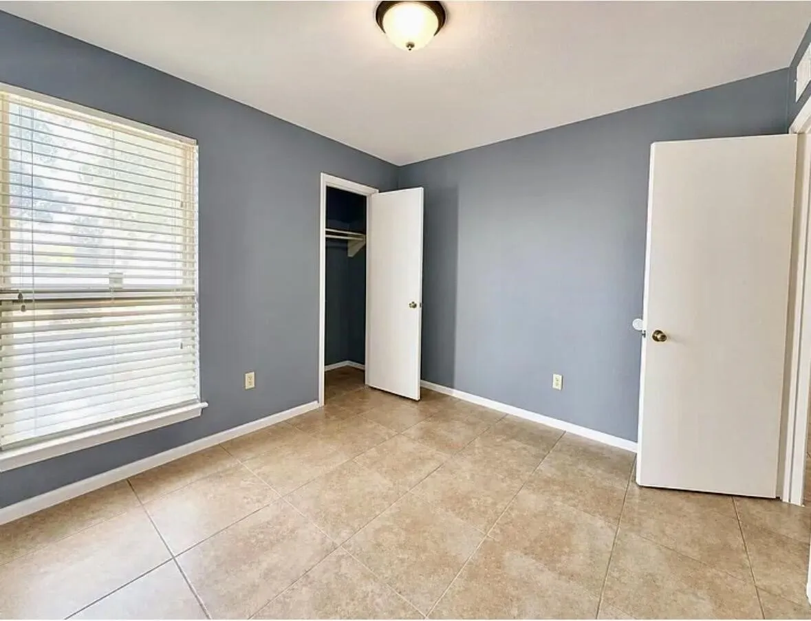 Single Family Residence For Sale in Tarrant County , 915 Lemontree Drive, Arlington, Texas 76017, 3 Bedroom, 2 Bathroom, 2 Garage spaces, 1,254 Sqft, built in 1980, mls#21395806, Real Estate Agent in Arlington, Homes For Sale in Tarrant county, Homes For Sale in Arlington, Realtor in Arlington Texas, Real Estate Brokerage Independent Realty Texas, Luminita Cordes Realtor
