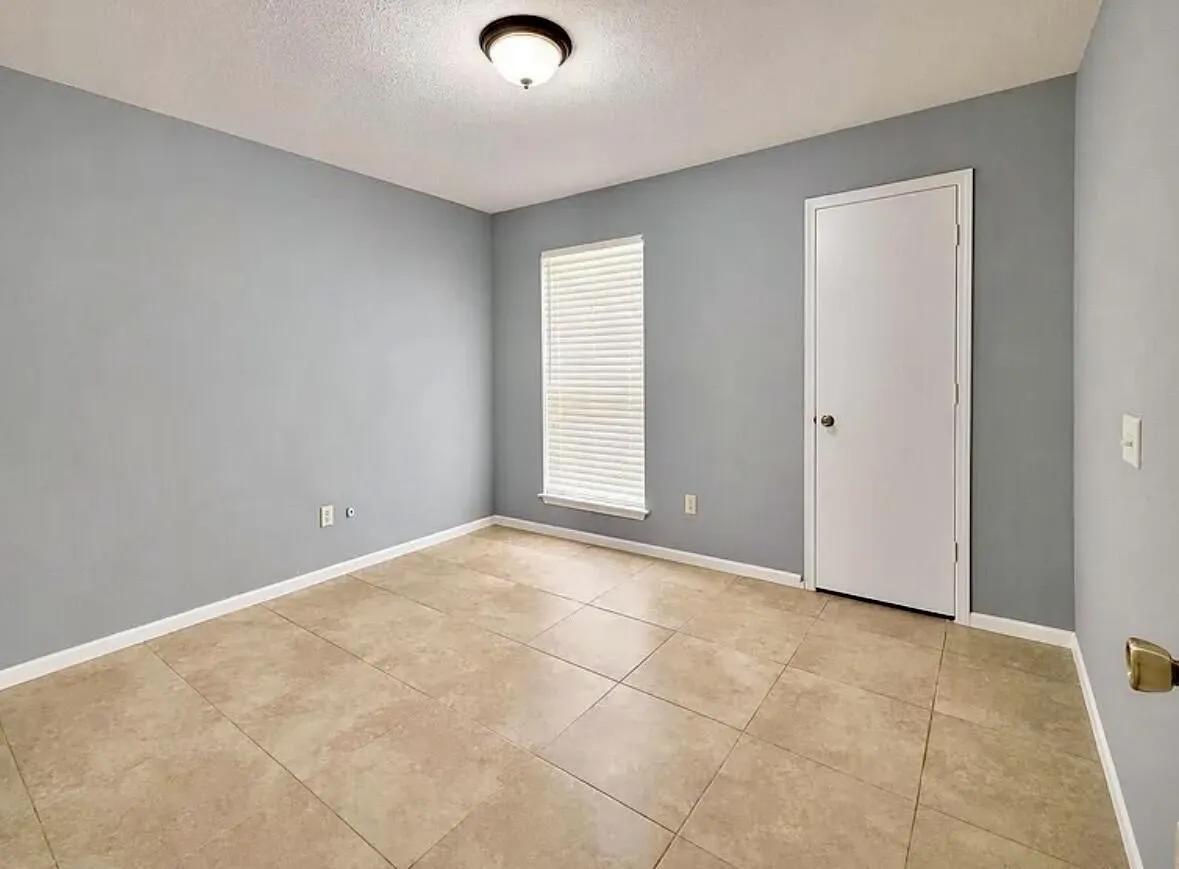 Single Family Residence For Sale in Tarrant County , 915 Lemontree Drive, Arlington, Texas 76017, 3 Bedroom, 2 Bathroom, 2 Garage spaces, 1,254 Sqft, built in 1980, mls#21395806, Real Estate Agent in Arlington, Homes For Sale in Tarrant county, Homes For Sale in Arlington, Realtor in Arlington Texas, Real Estate Brokerage Independent Realty Texas, Luminita Cordes Realtor