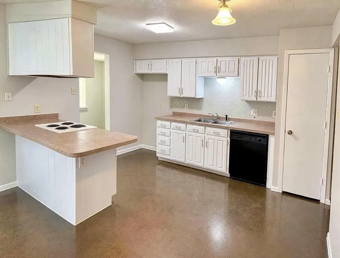 Single Family Residence For Sale in Tarrant County , 915 Lemontree Drive, Arlington, Texas 76017, 3 Bedroom, 2 Bathroom, 2 Garage spaces, 1,254 Sqft, built in 1980, mls#21395806, Real Estate Agent in Arlington, Homes For Sale in Tarrant county, Homes For Sale in Arlington, Realtor in Arlington Texas, Real Estate Brokerage Independent Realty Texas, Luminita Cordes Realtor