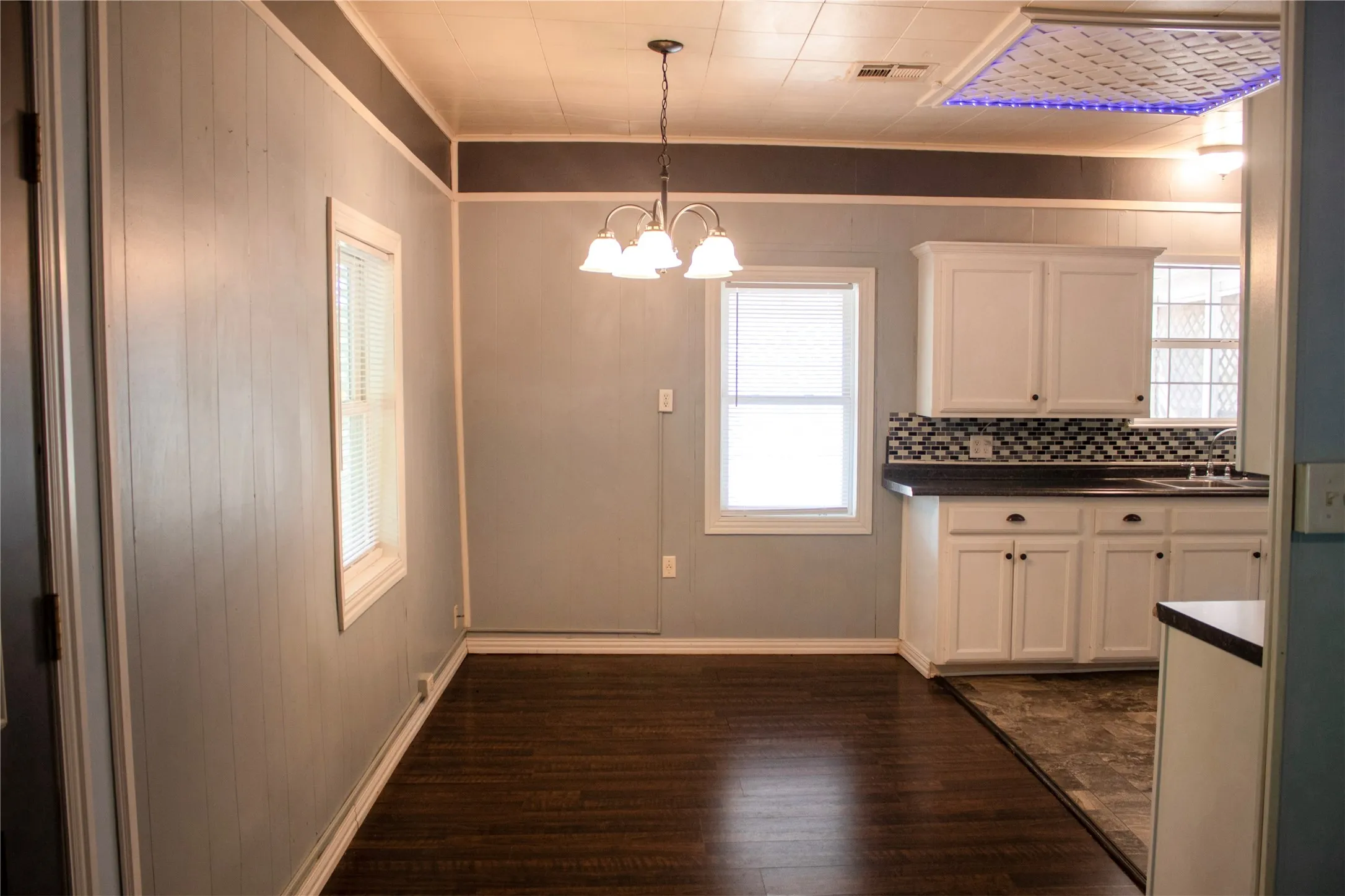 Single Family Residence For Rent in Grayson County , 1001 Star Street, Denison, Texas 75020, 2 Bedroom, 1 Bathroom, Garage spaces, 1,160 Sqft, built in 1945, mls#21395800, Real Estate Agent in Denison, Homes For Rent in Grayson county, Homes For Rent in Denison, Realtor in Denison Texas, Real Estate Brokerage Independent Realty Texas, Luminita Cordes Realtor