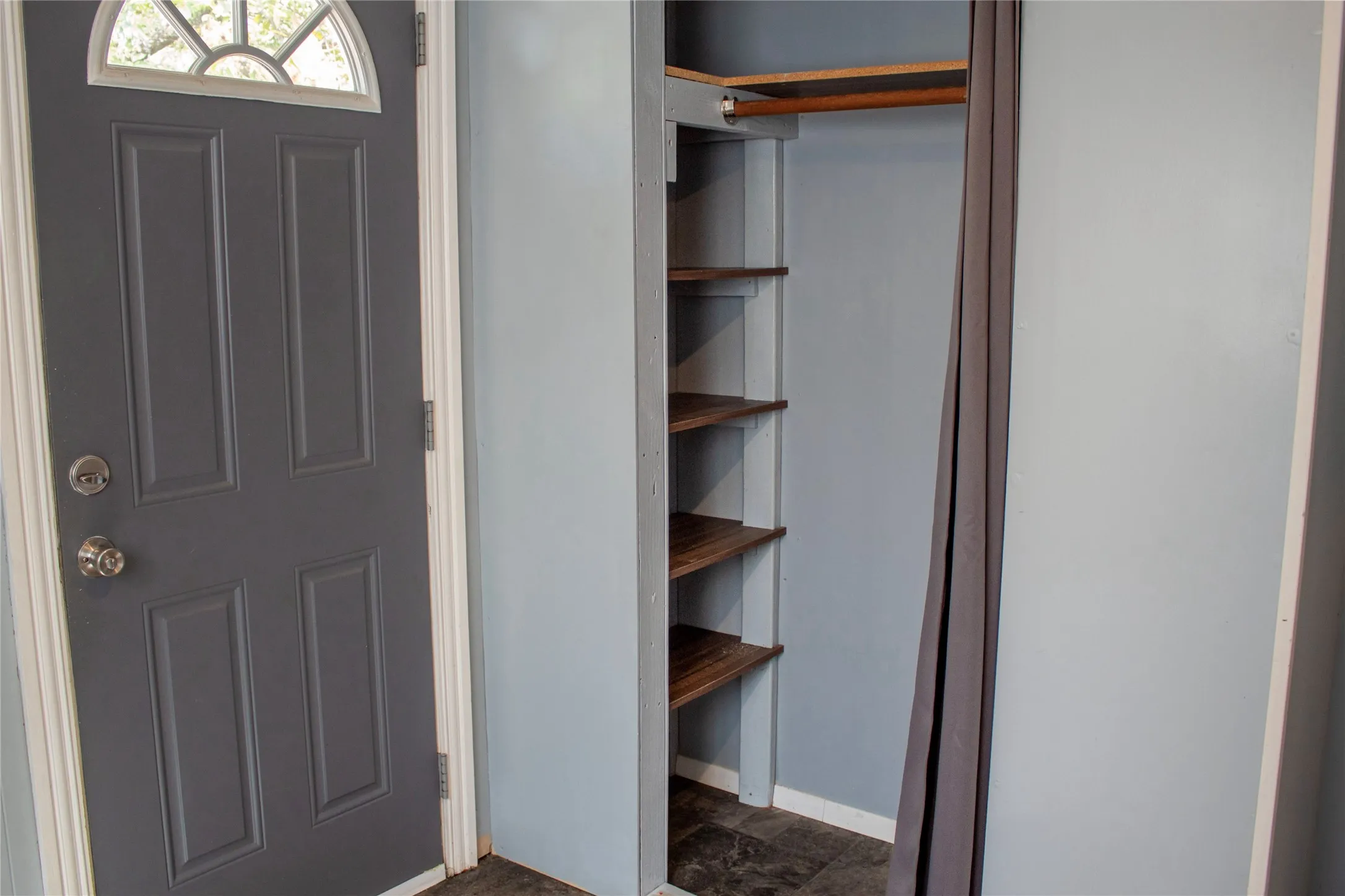 Single Family Residence For Rent in Grayson County , 1001 Star Street, Denison, Texas 75020, 2 Bedroom, 1 Bathroom, Garage spaces, 1,160 Sqft, built in 1945, mls#21395800, Real Estate Agent in Denison, Homes For Rent in Grayson county, Homes For Rent in Denison, Realtor in Denison Texas, Real Estate Brokerage Independent Realty Texas, Luminita Cordes Realtor