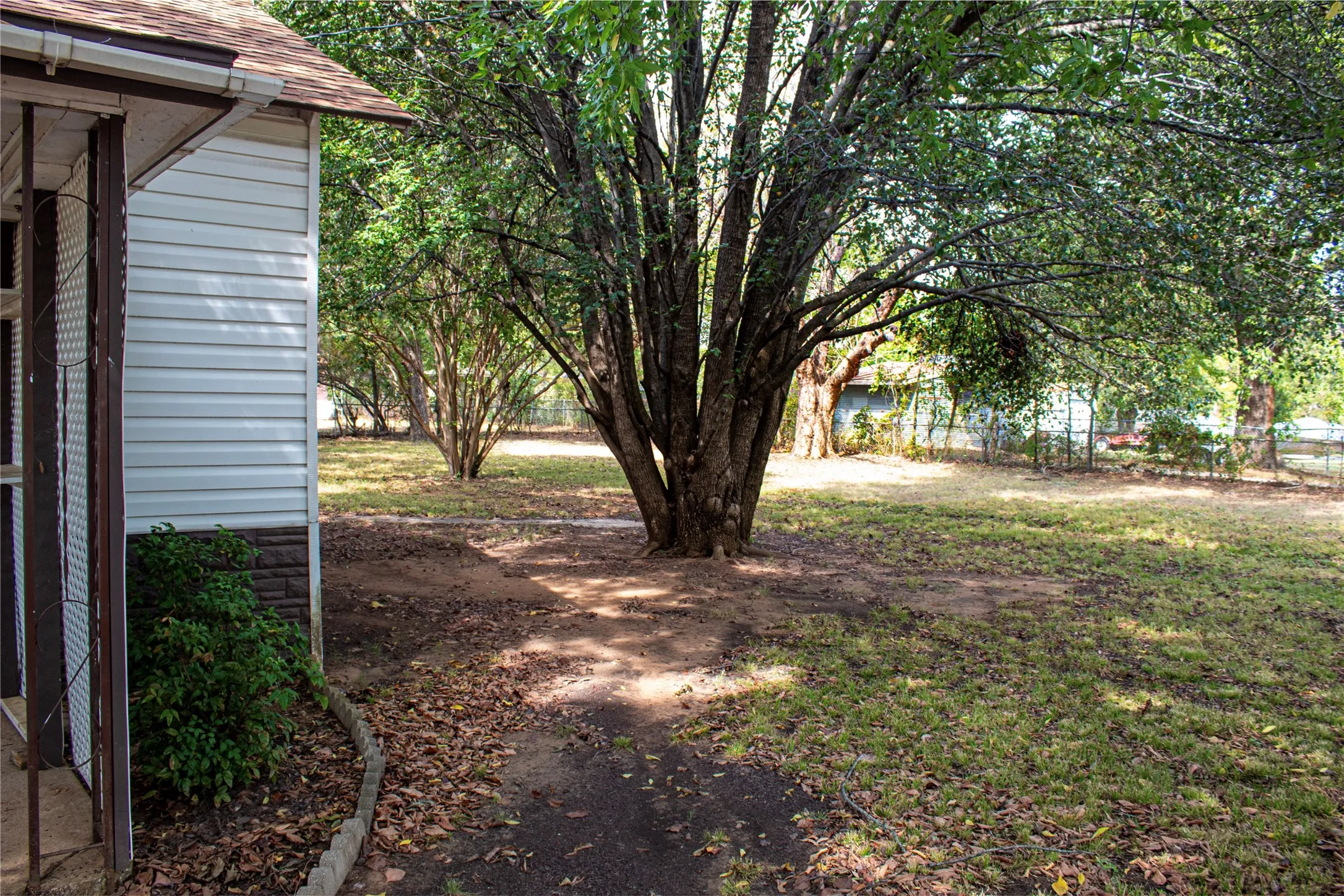 Single Family Residence For Rent in Grayson County , 1001 Star Street, Denison, Texas 75020, 2 Bedroom, 1 Bathroom, Garage spaces, 1,160 Sqft, built in 1945, mls#21395800, Real Estate Agent in Denison, Homes For Rent in Grayson county, Homes For Rent in Denison, Realtor in Denison Texas, Real Estate Brokerage Independent Realty Texas, Luminita Cordes Realtor