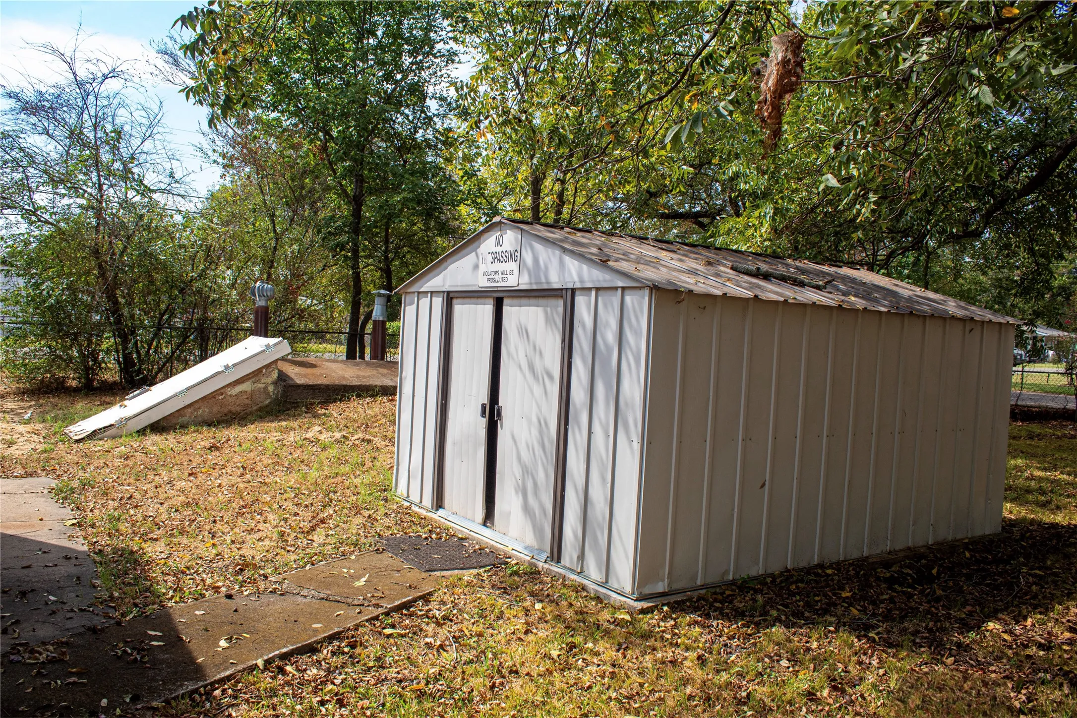 Single Family Residence For Rent in Grayson County , 1001 Star Street, Denison, Texas 75020, 2 Bedroom, 1 Bathroom, Garage spaces, 1,160 Sqft, built in 1945, mls#21395800, Real Estate Agent in Denison, Homes For Rent in Grayson county, Homes For Rent in Denison, Realtor in Denison Texas, Real Estate Brokerage Independent Realty Texas, Luminita Cordes Realtor
