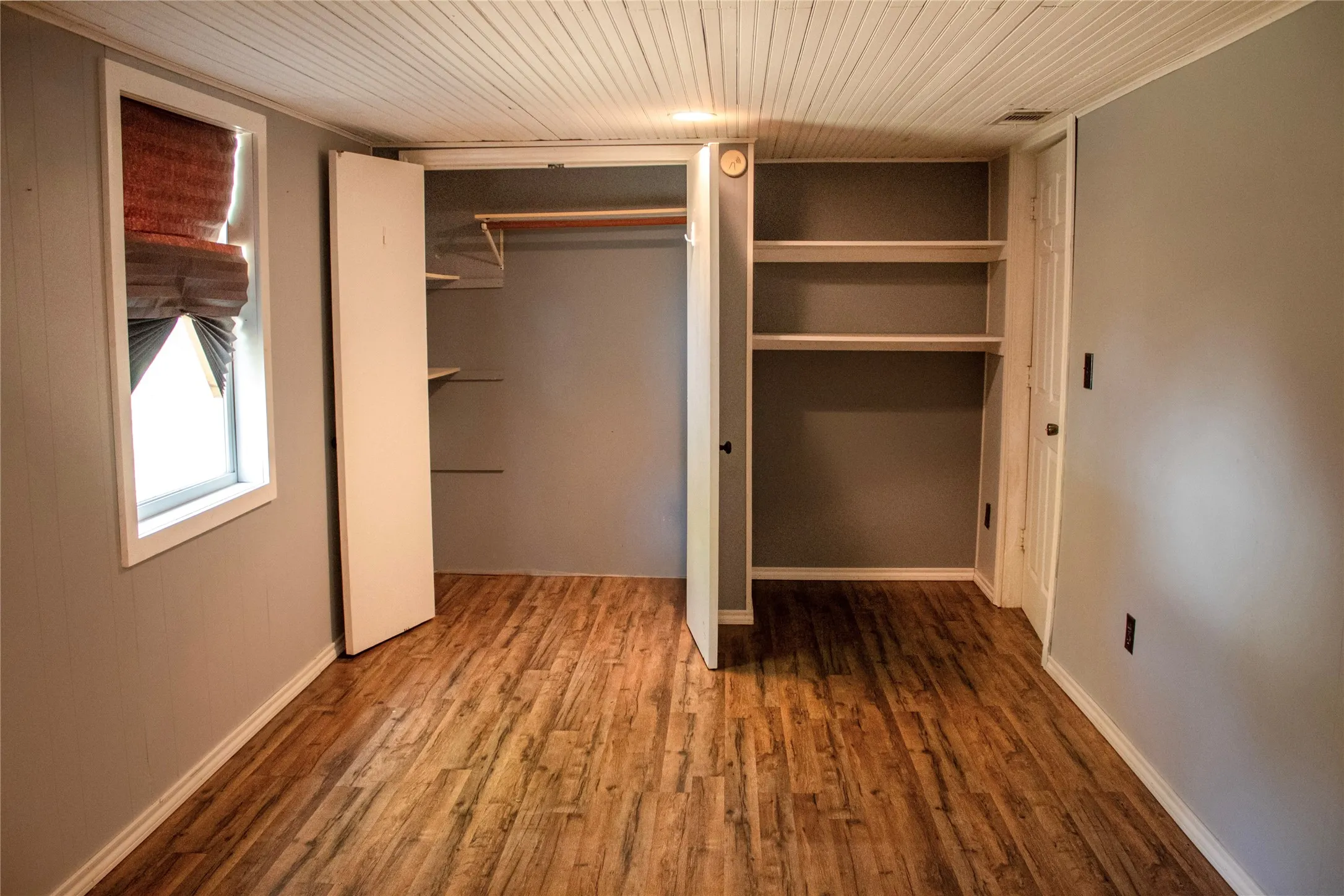 Single Family Residence For Rent in Grayson County , 1001 Star Street, Denison, Texas 75020, 2 Bedroom, 1 Bathroom, Garage spaces, 1,160 Sqft, built in 1945, mls#21395800, Real Estate Agent in Denison, Homes For Rent in Grayson county, Homes For Rent in Denison, Realtor in Denison Texas, Real Estate Brokerage Independent Realty Texas, Luminita Cordes Realtor
