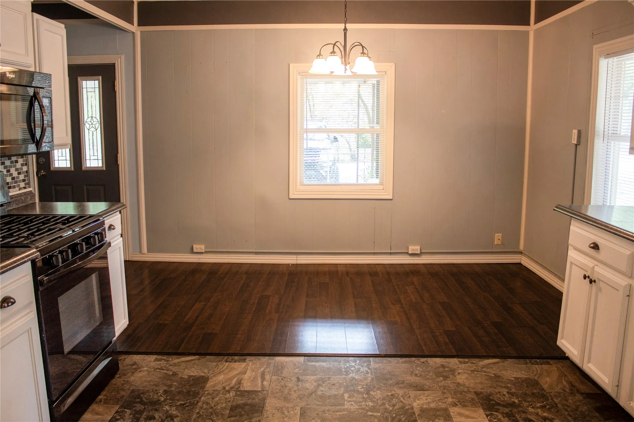 Single Family Residence For Rent in Grayson County , 1001 Star Street, Denison, Texas 75020, 2 Bedroom, 1 Bathroom, Garage spaces, 1,160 Sqft, built in 1945, mls#21395800, Real Estate Agent in Denison, Homes For Rent in Grayson county, Homes For Rent in Denison, Realtor in Denison Texas, Real Estate Brokerage Independent Realty Texas, Luminita Cordes Realtor