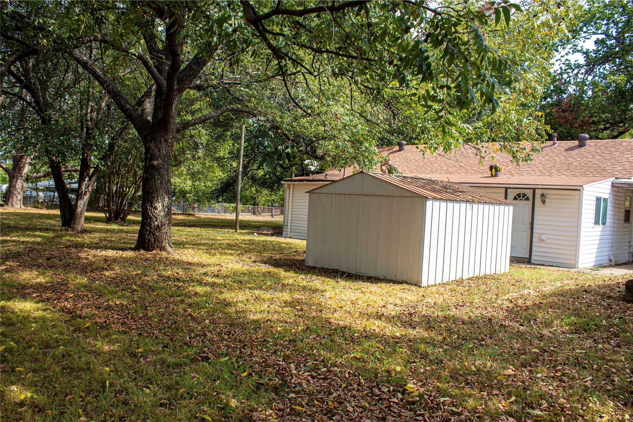 Single Family Residence For Rent in Grayson County , 1001 Star Street, Denison, Texas 75020, 2 Bedroom, 1 Bathroom, Garage spaces, 1,160 Sqft, built in 1945, mls#21395800, Real Estate Agent in Denison, Homes For Rent in Grayson county, Homes For Rent in Denison, Realtor in Denison Texas, Real Estate Brokerage Independent Realty Texas, Luminita Cordes Realtor