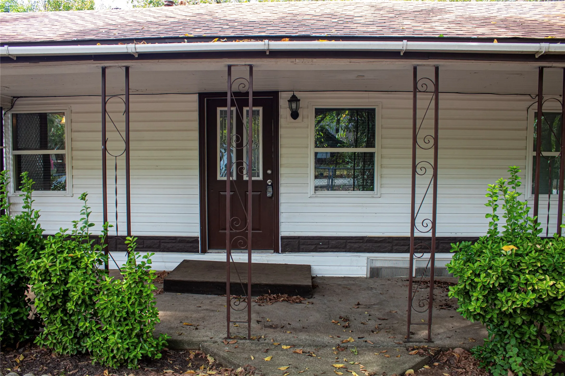Single Family Residence For Rent in Grayson County , 1001 Star Street, Denison, Texas 75020, 2 Bedroom, 1 Bathroom, Garage spaces, 1,160 Sqft, built in 1945, mls#21395800, Real Estate Agent in Denison, Homes For Rent in Grayson county, Homes For Rent in Denison, Realtor in Denison Texas, Real Estate Brokerage Independent Realty Texas, Luminita Cordes Realtor