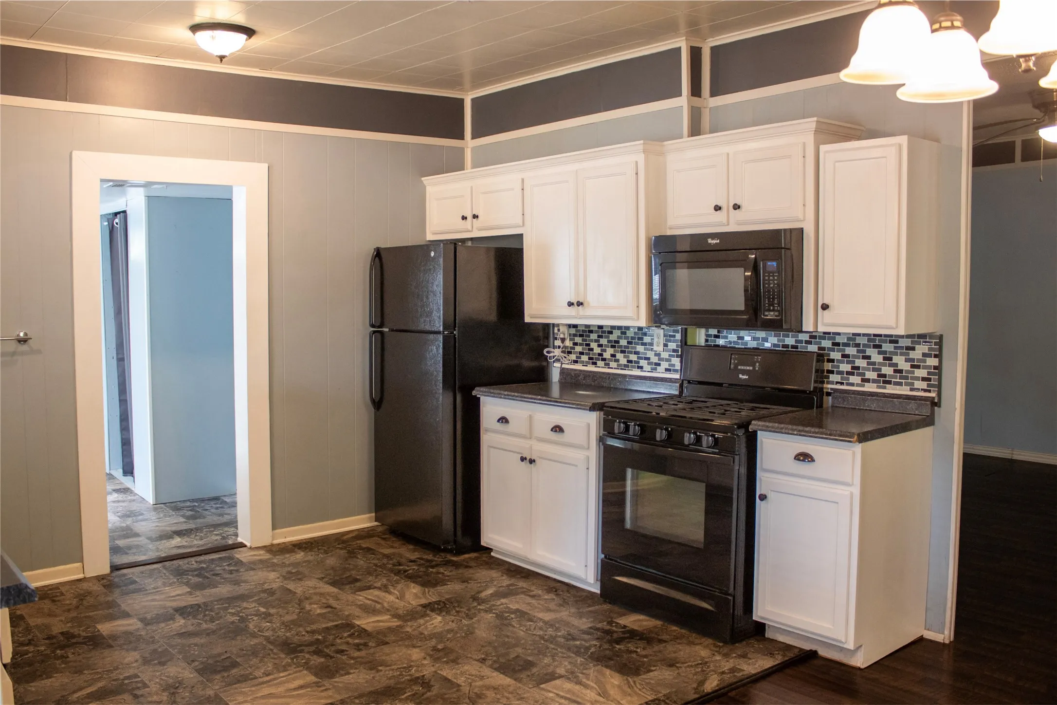 Single Family Residence For Rent in Grayson County , 1001 Star Street, Denison, Texas 75020, 2 Bedroom, 1 Bathroom, Garage spaces, 1,160 Sqft, built in 1945, mls#21395800, Real Estate Agent in Denison, Homes For Rent in Grayson county, Homes For Rent in Denison, Realtor in Denison Texas, Real Estate Brokerage Independent Realty Texas, Luminita Cordes Realtor