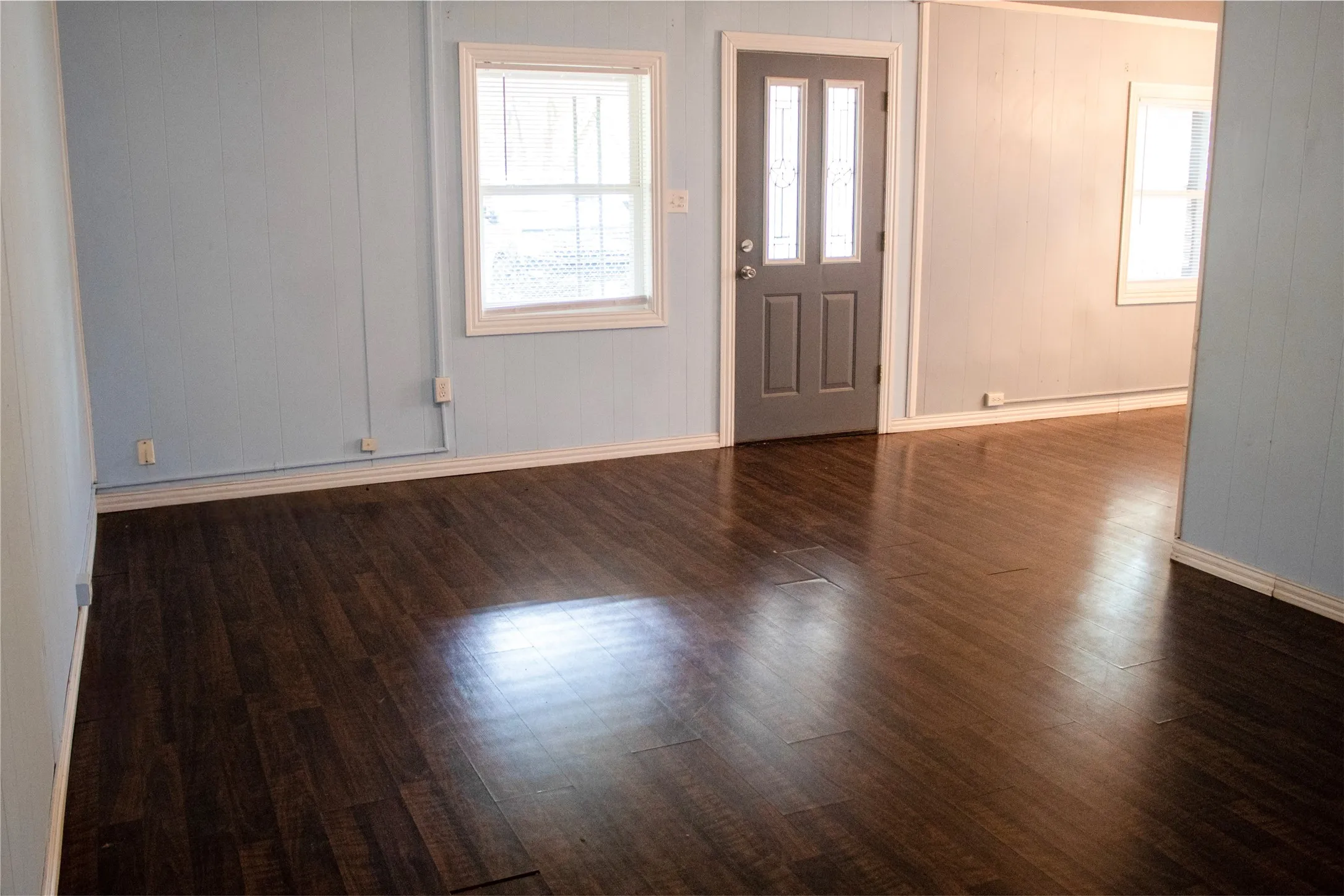 Single Family Residence For Rent in Grayson County , 1001 Star Street, Denison, Texas 75020, 2 Bedroom, 1 Bathroom, Garage spaces, 1,160 Sqft, built in 1945, mls#21395800, Real Estate Agent in Denison, Homes For Rent in Grayson county, Homes For Rent in Denison, Realtor in Denison Texas, Real Estate Brokerage Independent Realty Texas, Luminita Cordes Realtor