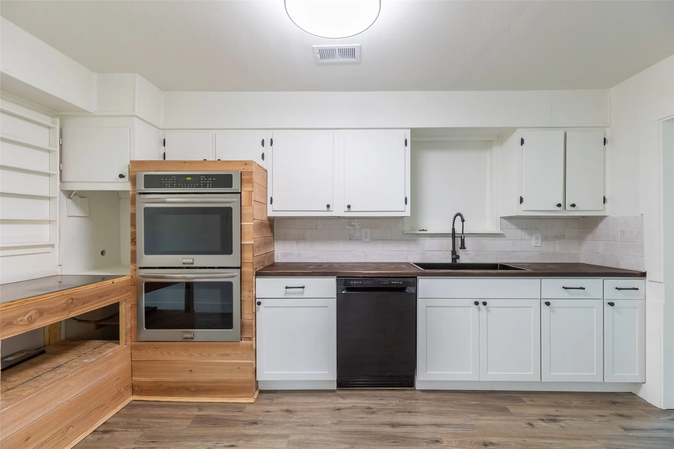 Single Family Residence For Sale in Taylor County , 909 Lane Avenue, Abilene, Texas 79601, 3 Bedroom, 2 Bathroom, 2 Garage spaces, 1,182 Sqft, built in 1957, mls#21393799, Real Estate Agent in Abilene, Homes For Sale in Taylor county, Homes For Sale in Abilene, Realtor in Abilene Texas, Real Estate Brokerage Independent Realty Texas, Luminita Cordes Realtor
