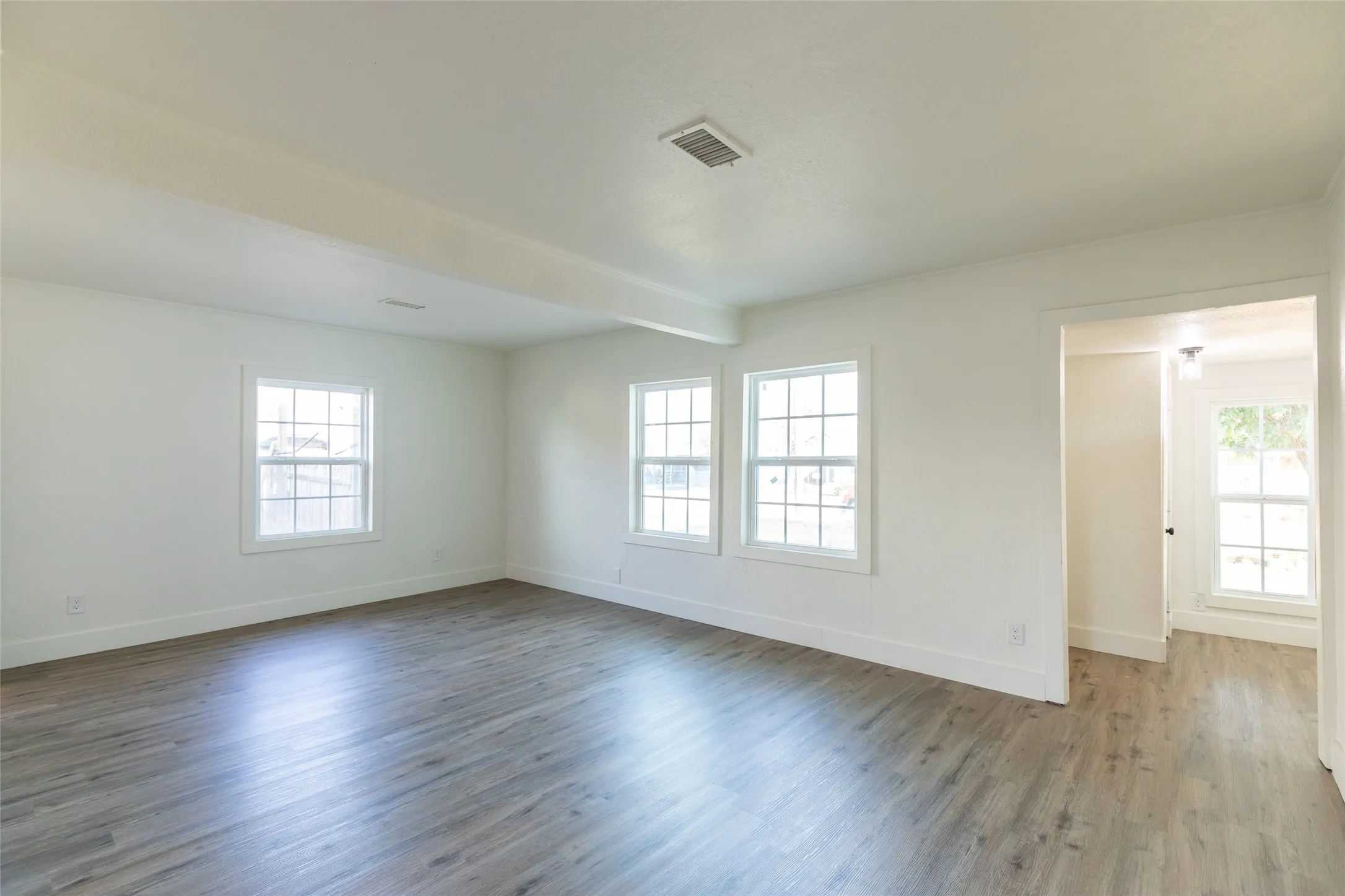 Single Family Residence For Sale in Taylor County , 909 Lane Avenue, Abilene, Texas 79601, 3 Bedroom, 2 Bathroom, 2 Garage spaces, 1,182 Sqft, built in 1957, mls#21393799, Real Estate Agent in Abilene, Homes For Sale in Taylor county, Homes For Sale in Abilene, Realtor in Abilene Texas, Real Estate Brokerage Independent Realty Texas, Luminita Cordes Realtor