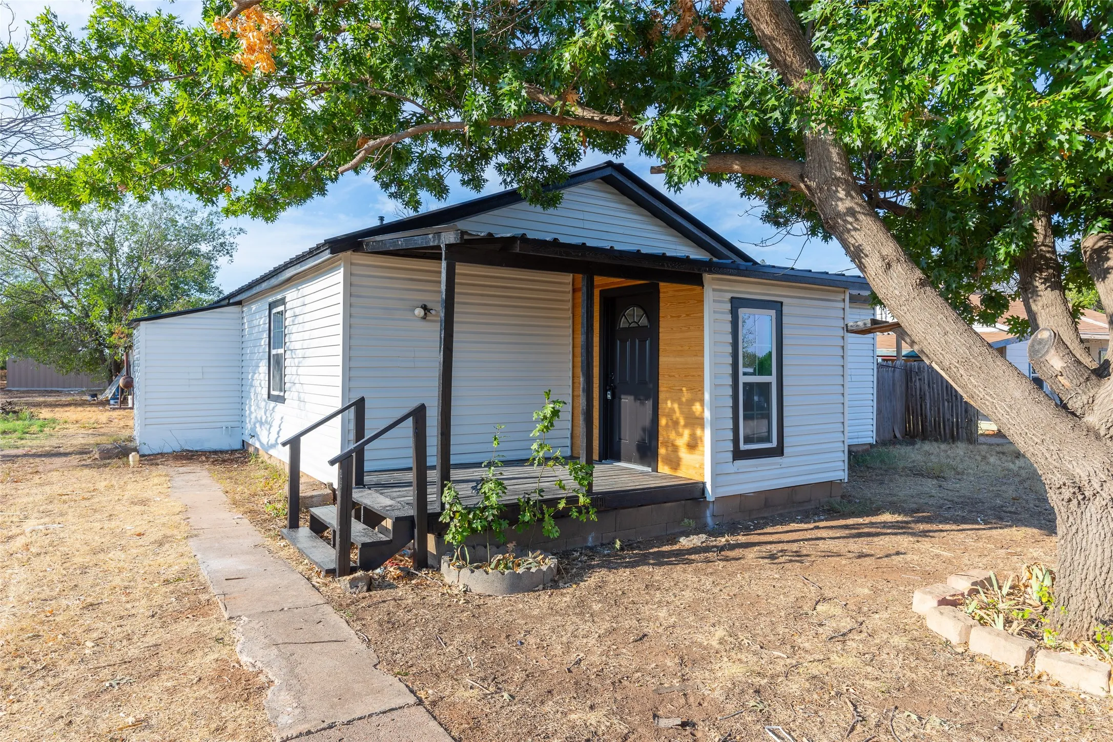 Single Family Residence For Sale in Taylor County , 909 Lane Avenue, Abilene, Texas 79601, 3 Bedroom, 2 Bathroom, 2 Garage spaces, 1,182 Sqft, built in 1957, mls#21393799, Real Estate Agent in Abilene, Homes For Sale in Taylor county, Homes For Sale in Abilene, Realtor in Abilene Texas, Real Estate Brokerage Independent Realty Texas, Luminita Cordes Realtor
