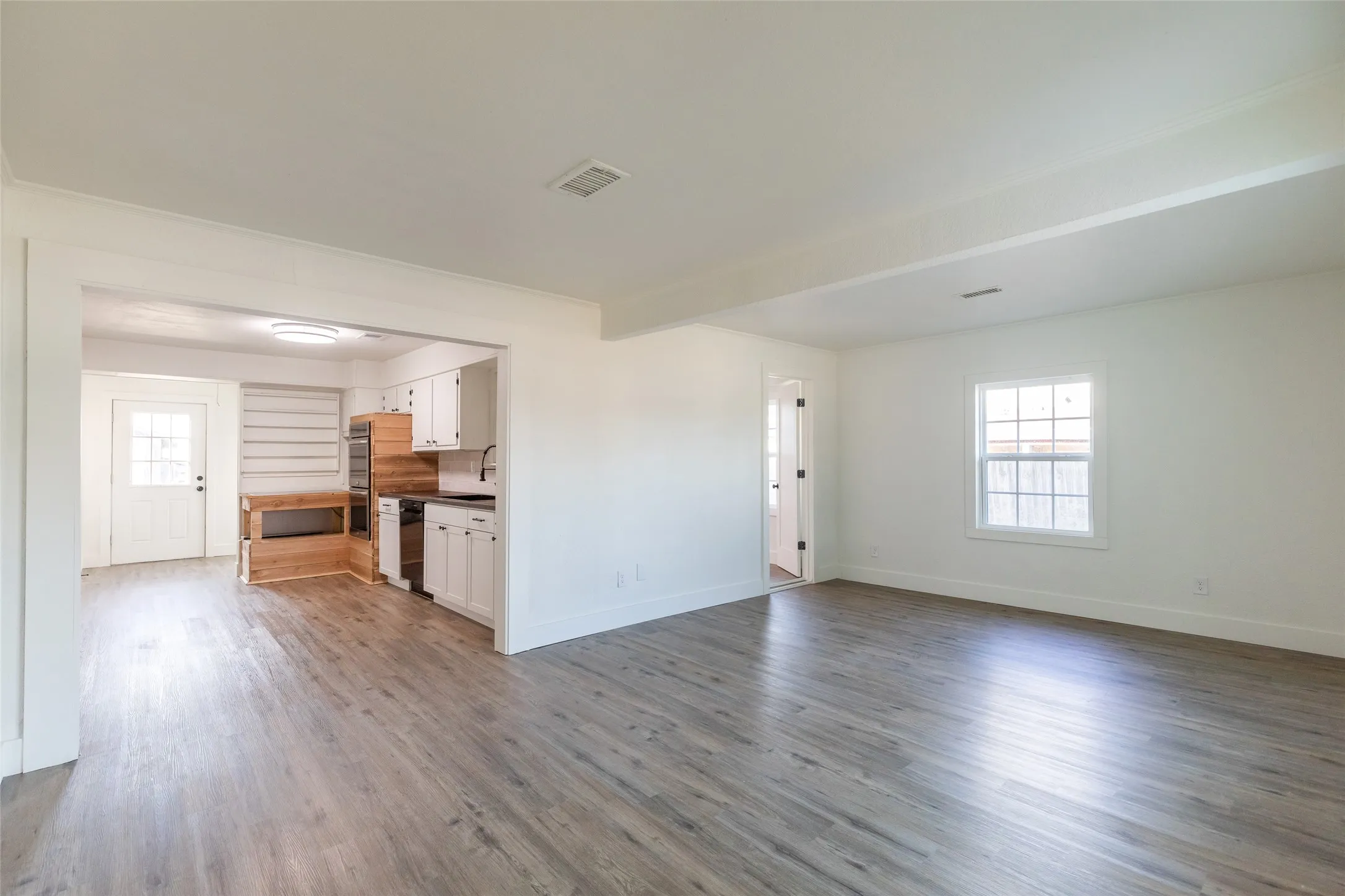 Single Family Residence For Sale in Taylor County , 909 Lane Avenue, Abilene, Texas 79601, 3 Bedroom, 2 Bathroom, 2 Garage spaces, 1,182 Sqft, built in 1957, mls#21393799, Real Estate Agent in Abilene, Homes For Sale in Taylor county, Homes For Sale in Abilene, Realtor in Abilene Texas, Real Estate Brokerage Independent Realty Texas, Luminita Cordes Realtor