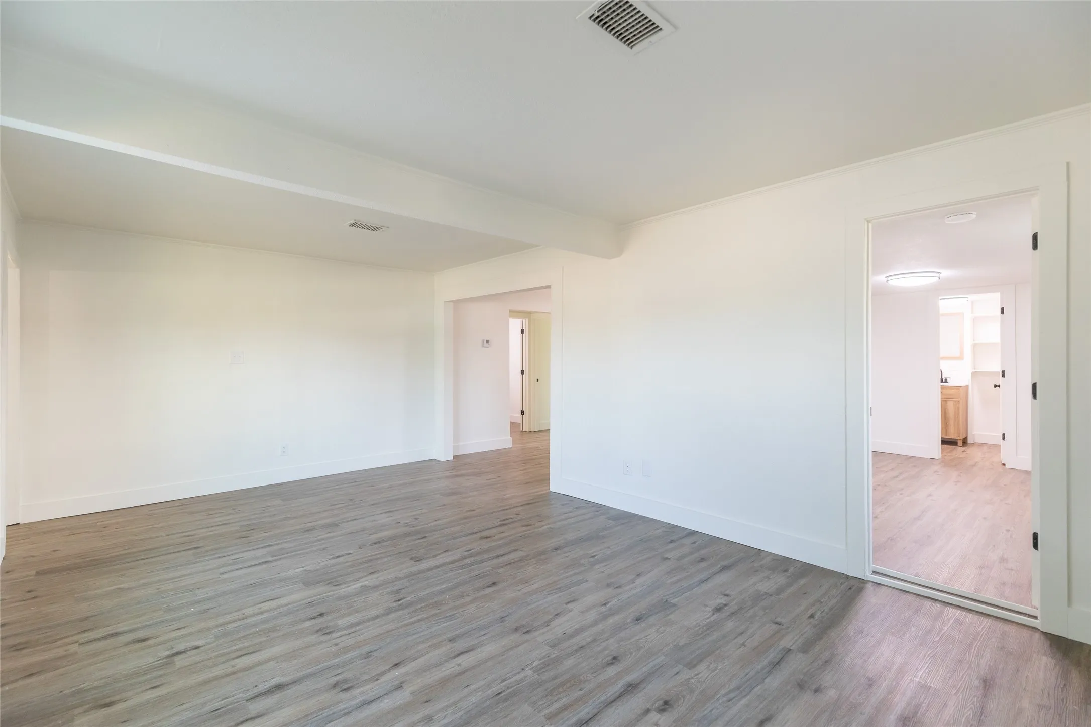 Single Family Residence For Sale in Taylor County , 909 Lane Avenue, Abilene, Texas 79601, 3 Bedroom, 2 Bathroom, 2 Garage spaces, 1,182 Sqft, built in 1957, mls#21393799, Real Estate Agent in Abilene, Homes For Sale in Taylor county, Homes For Sale in Abilene, Realtor in Abilene Texas, Real Estate Brokerage Independent Realty Texas, Luminita Cordes Realtor