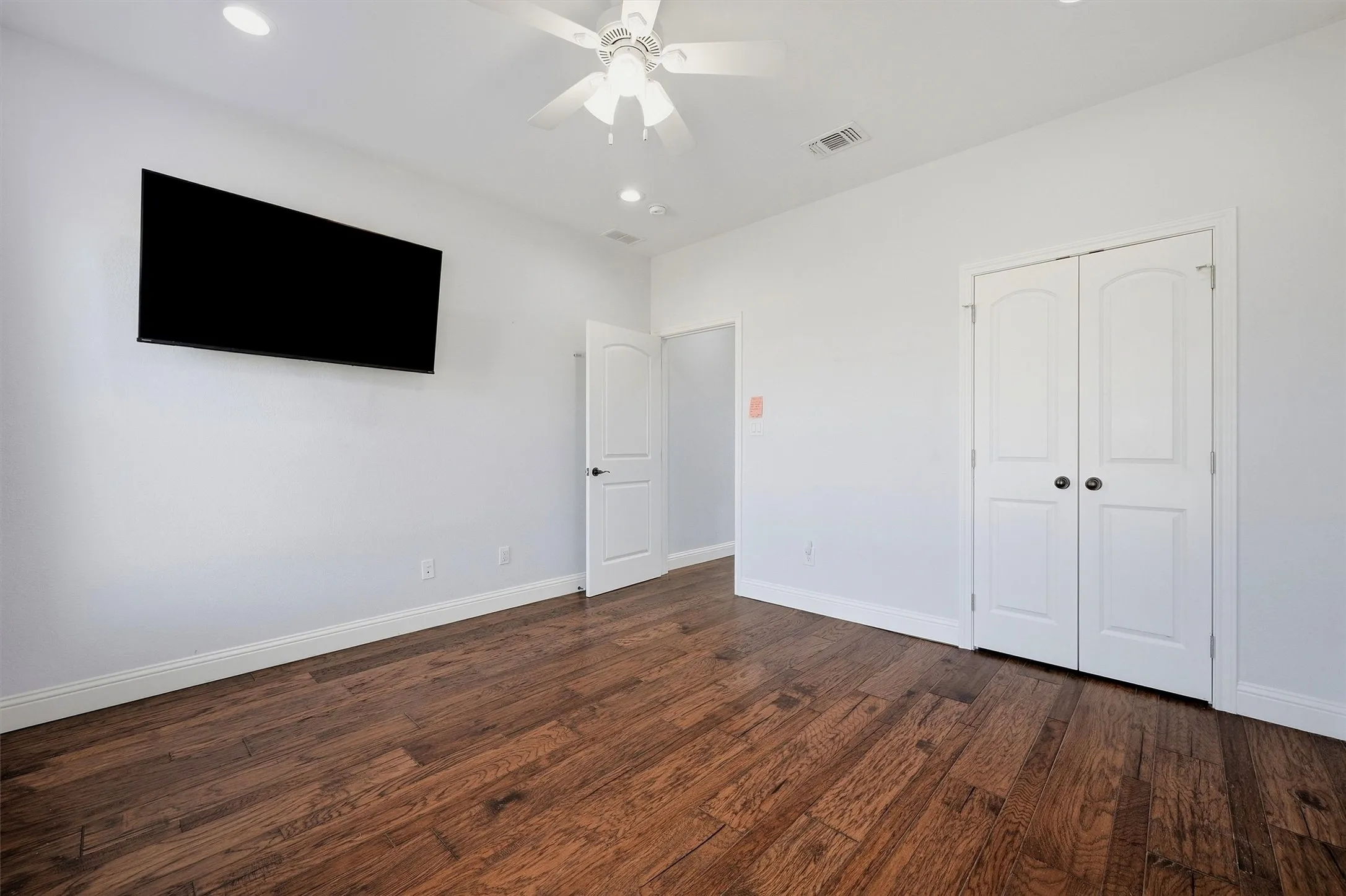 Single Family Residence For Sale in Grayson County , 1001 Johnson Trail, Bells, Texas 75414, 4 Bedroom, 3 Bathroom, 2 Garage spaces, 2,498 Sqft, built in 2022, mls#21393309, Real Estate Agent in Bells, Homes For Sale in Grayson county, Homes For Sale in Bells, Realtor in Bells Texas, Real Estate Brokerage Independent Realty Texas, Luminita Cordes Realtor